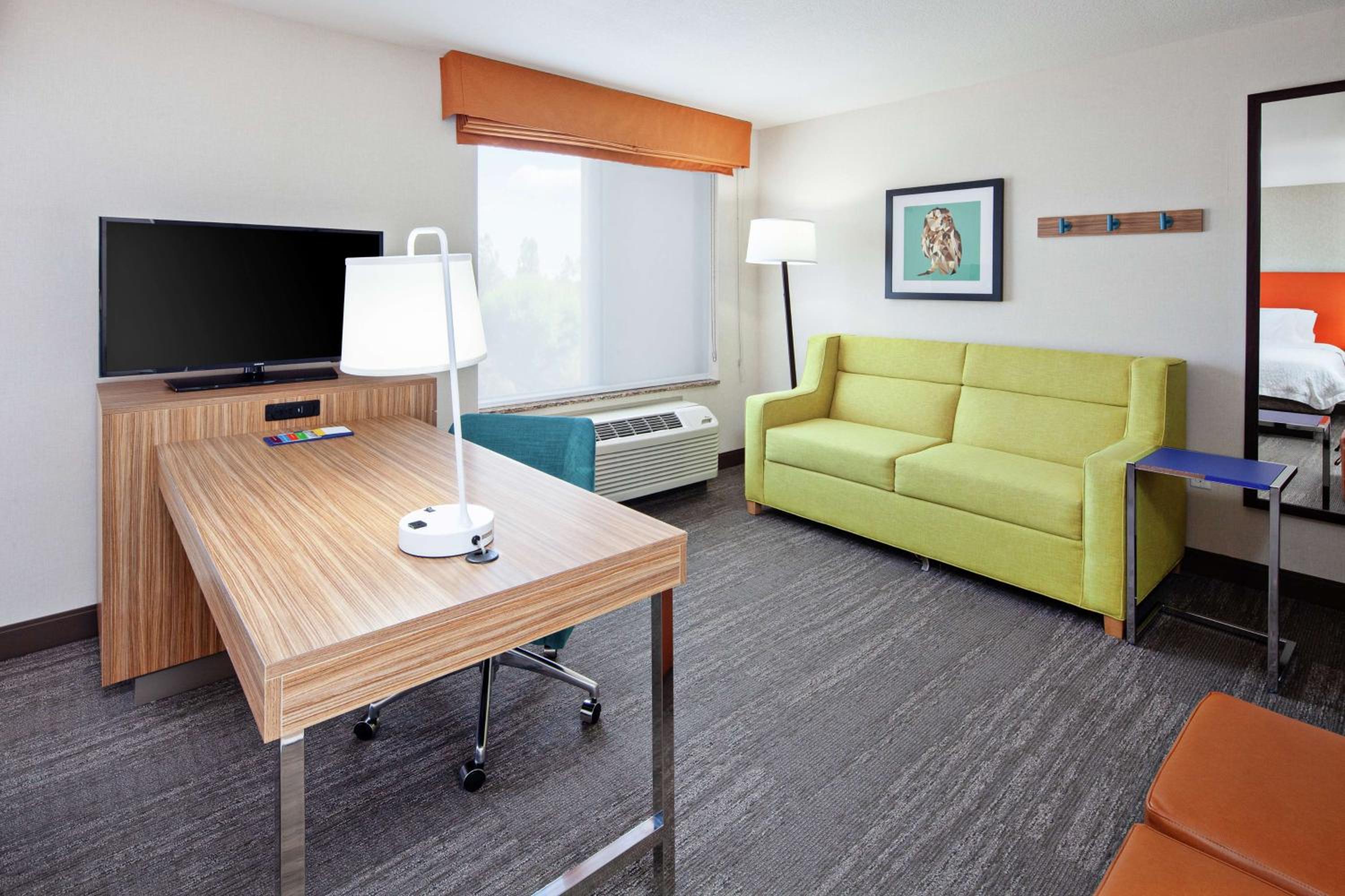 King Studio Suite - Non-Smoking - Photo 3