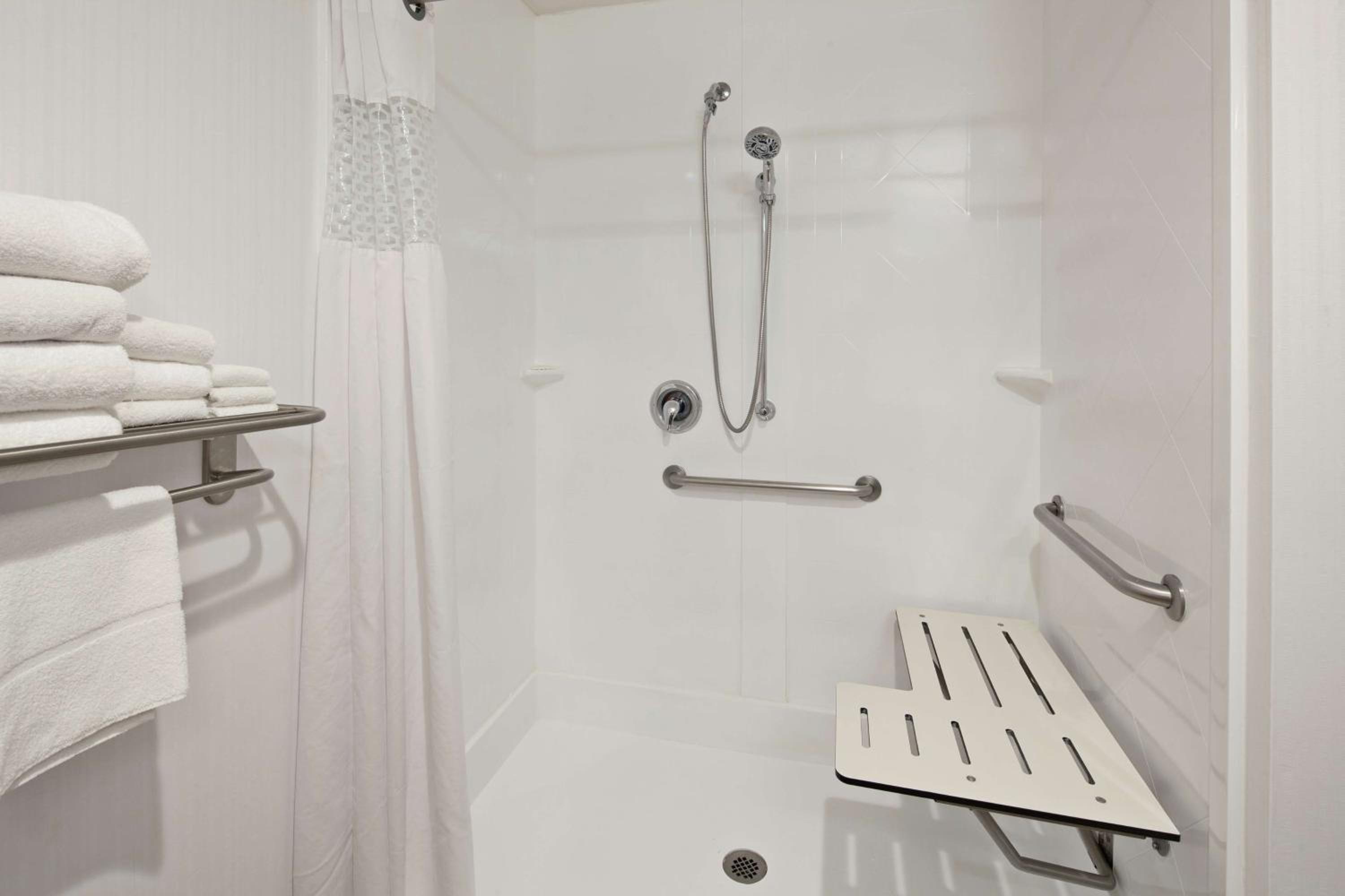 Queen Room with Two Queen Beds - Mobility and Hearing Access/Non-Smoking - Photo 2