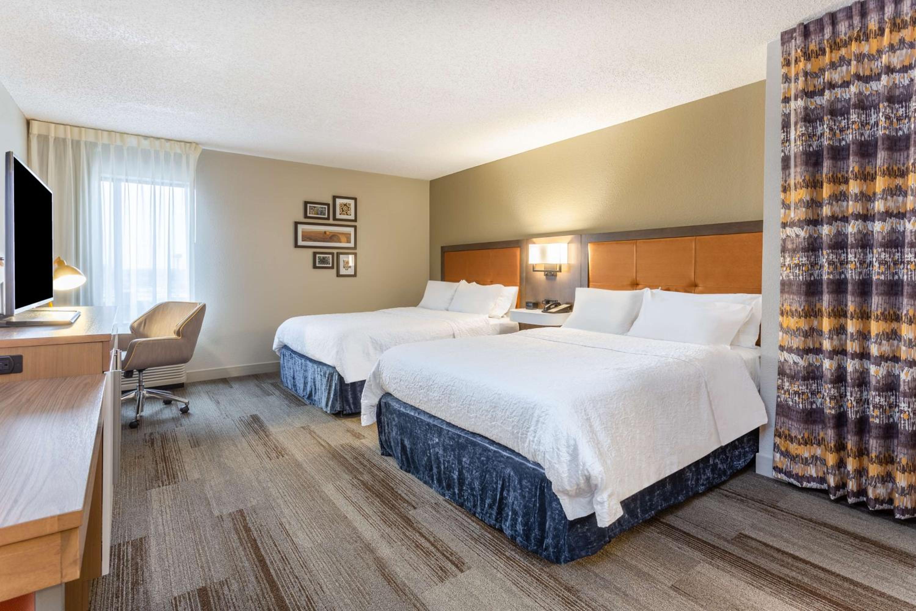 Room with Two Queen Beds - Non-Smoking