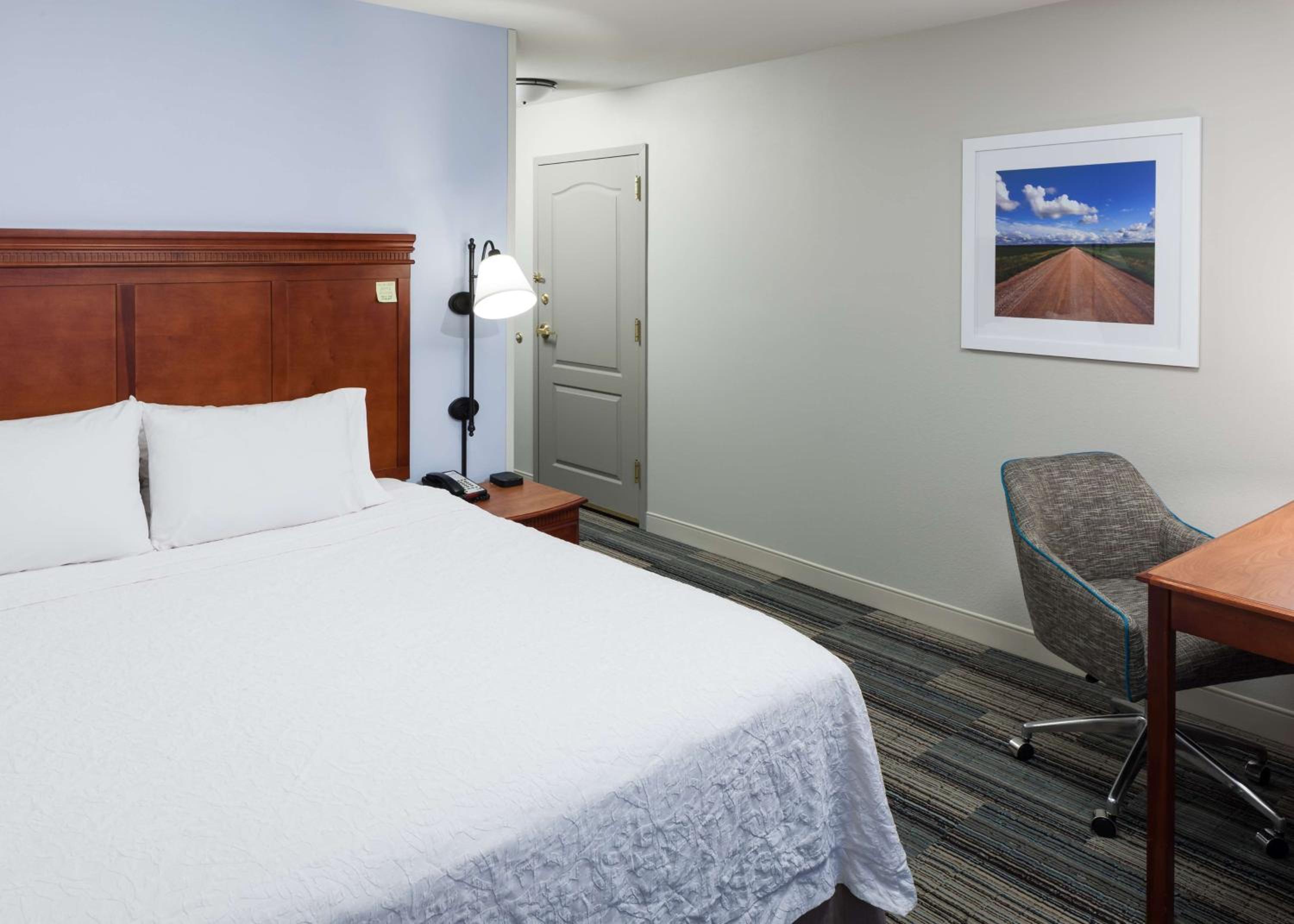 King Room with Accessible Tub - Mobility and Hearing Access/Non-Smoking - Photo 1