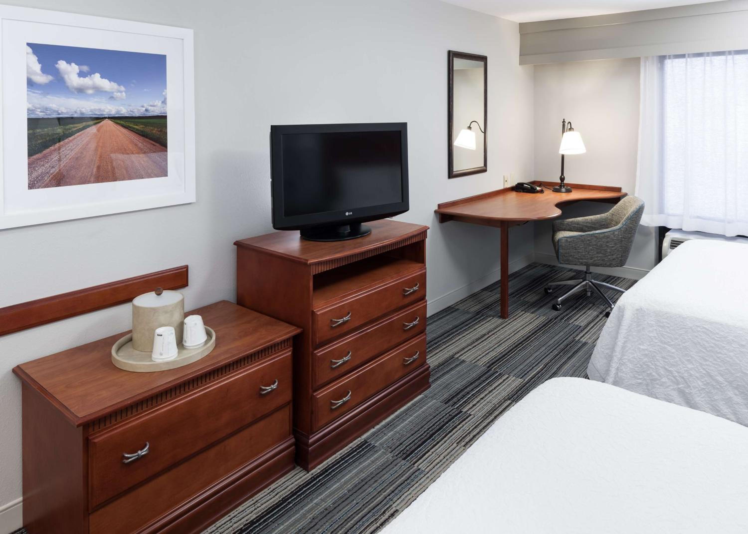 Room with Two Queen Beds - Non-Smoking - Photo 1