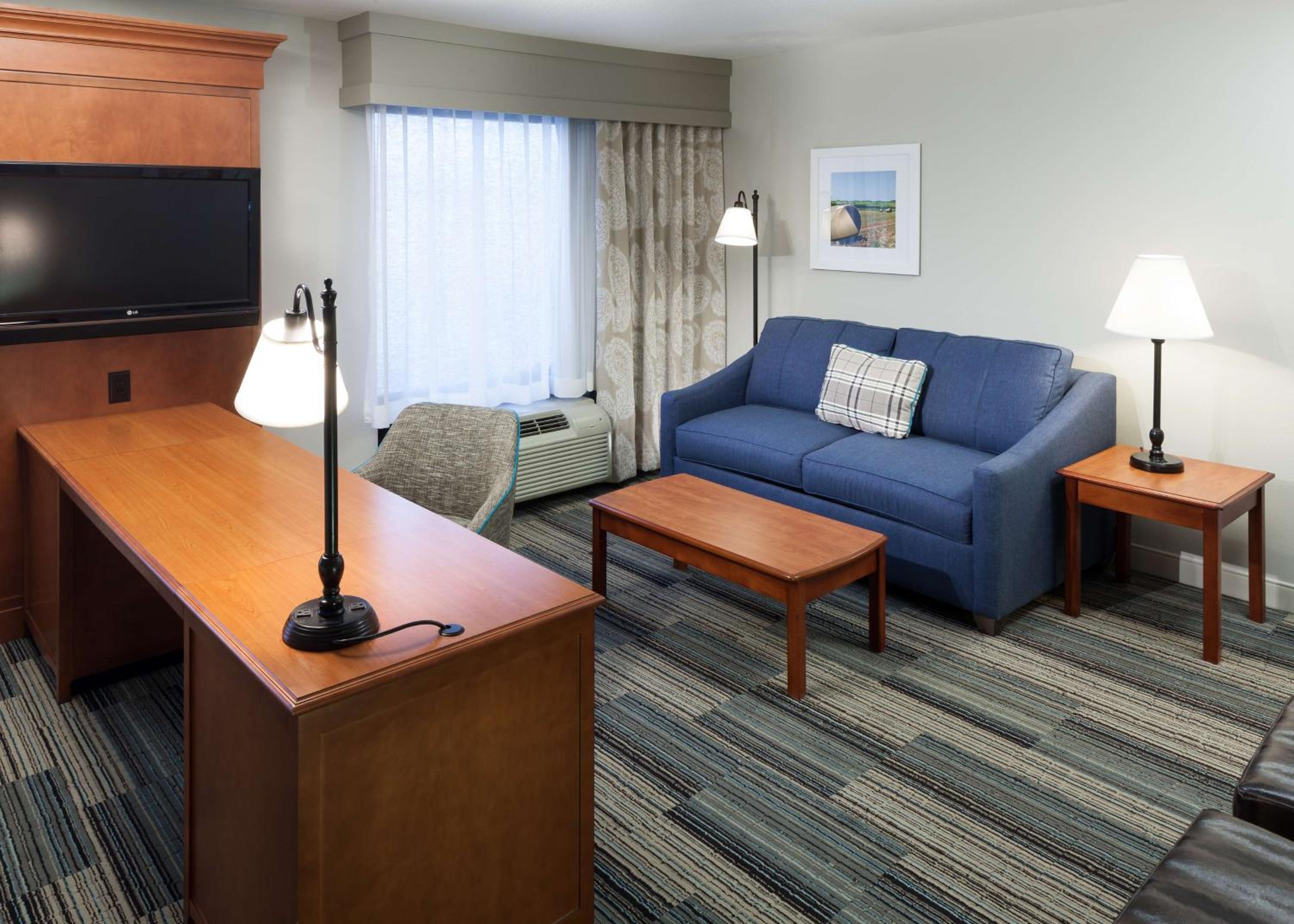 Queen Studio Suite with Two Queen Beds and Sofa Bed - Non-Smoking - Photo 4