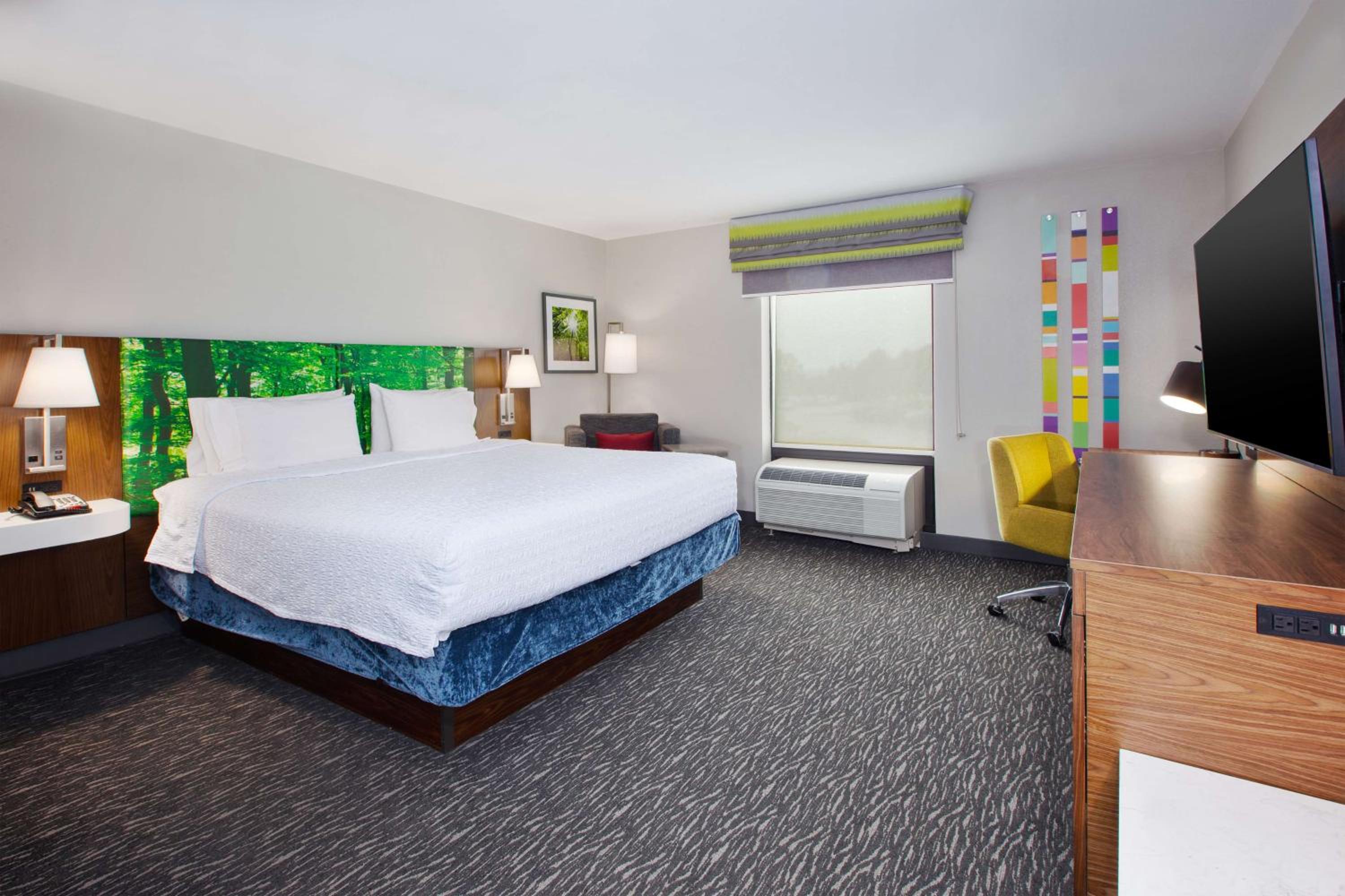 King Room with King Bed - Non-Smoking - Photo 1