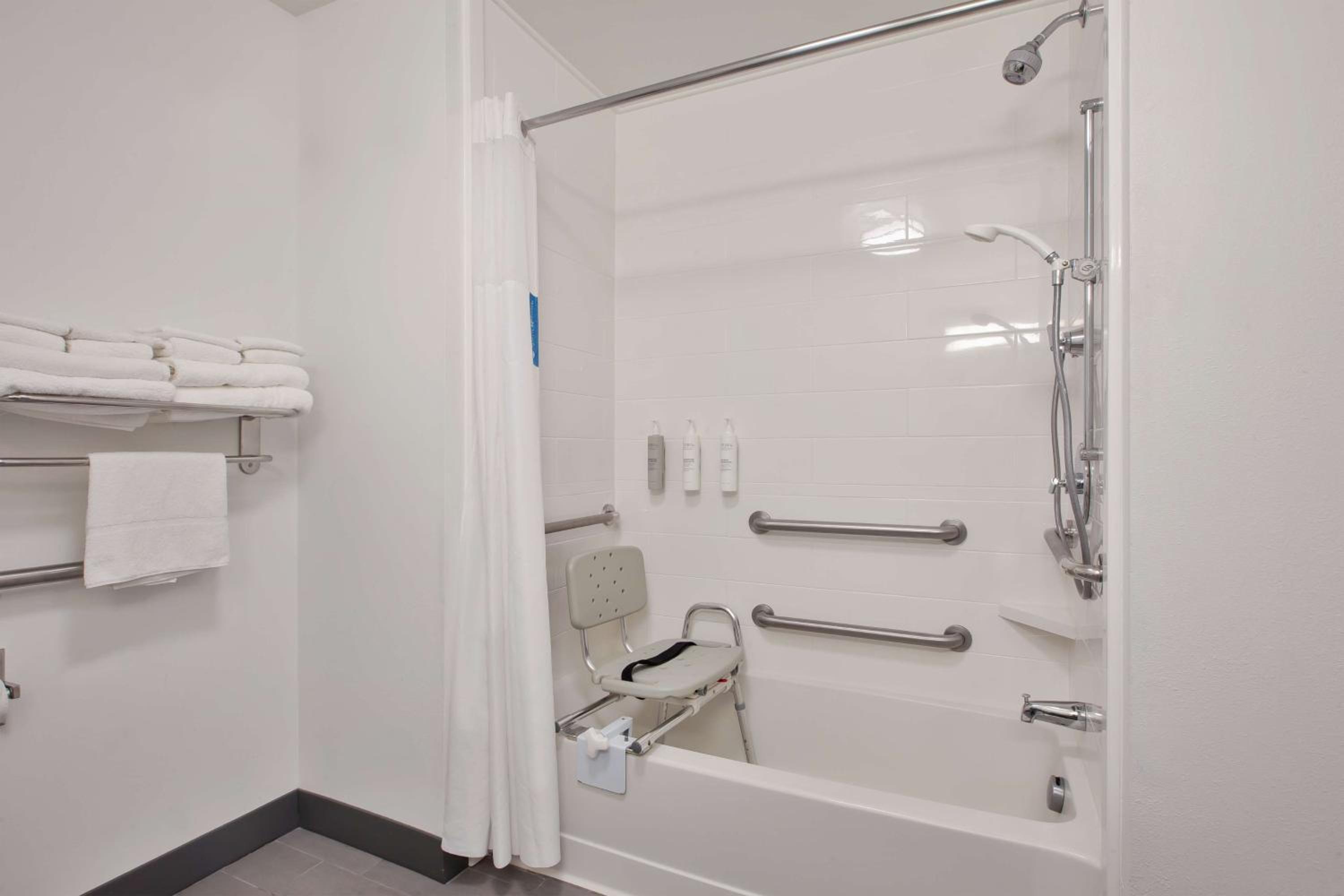 Queen Room with Two Queen Beds - Mobility and Hearing Access/Non-Smoking - Photo 2