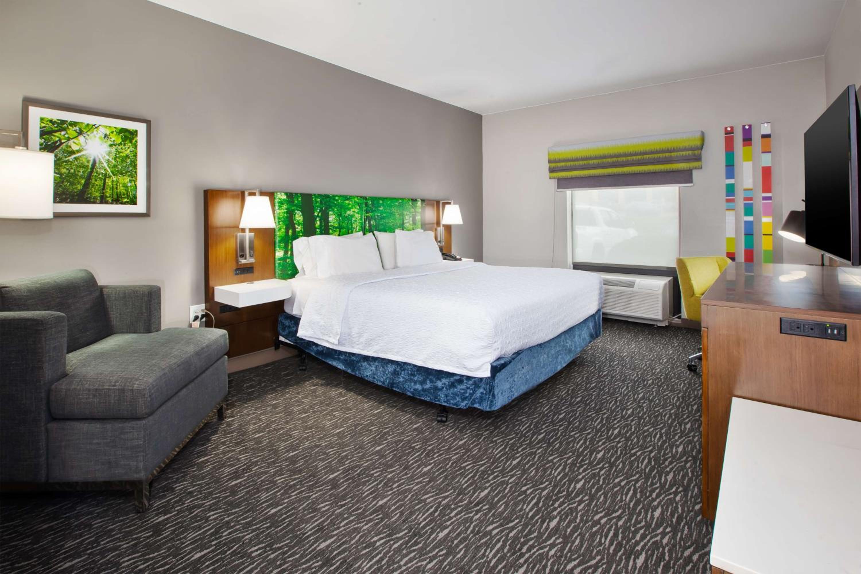 King Room - Non-Smoking - Photo 2