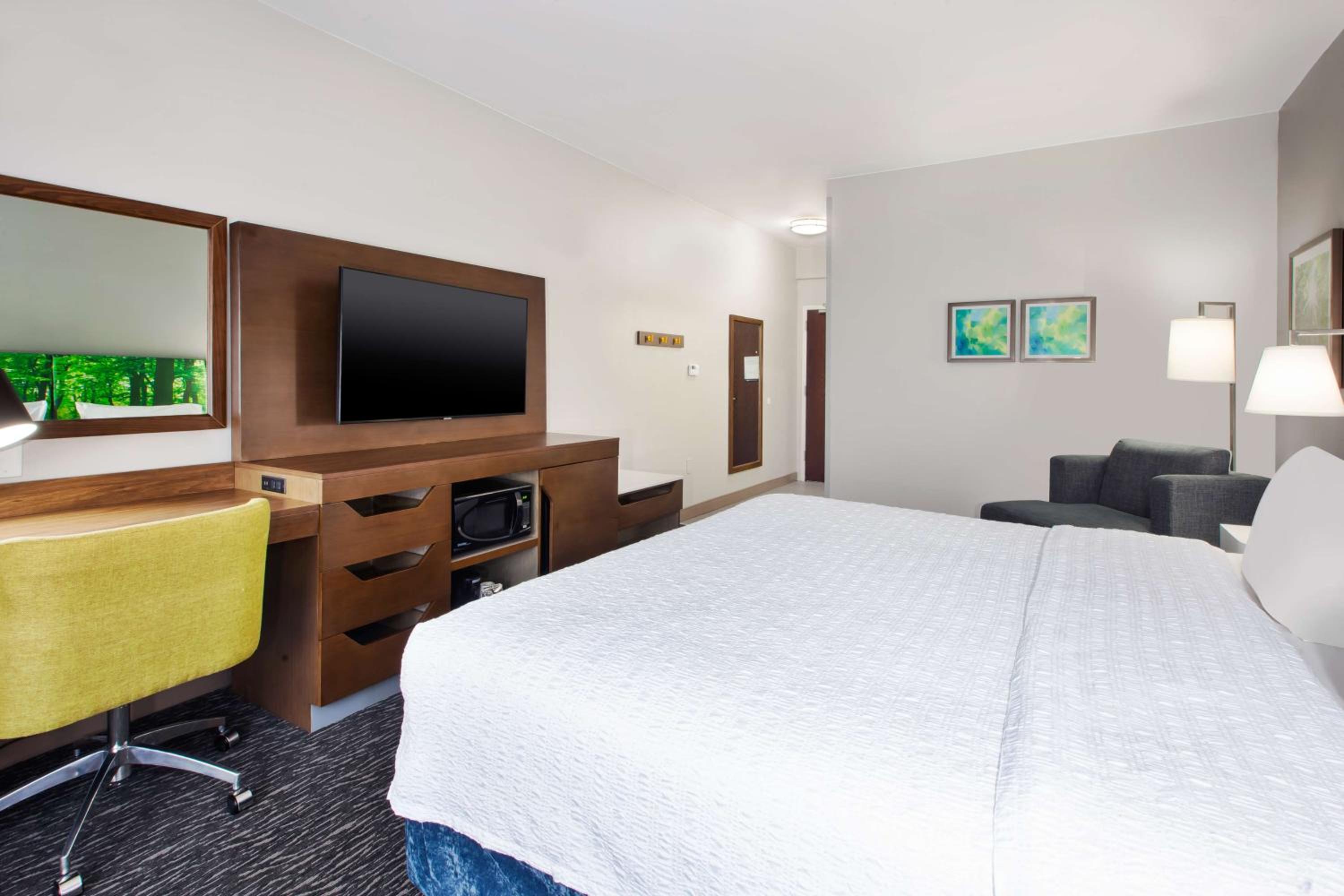King Room - Non-Smoking - Photo 1