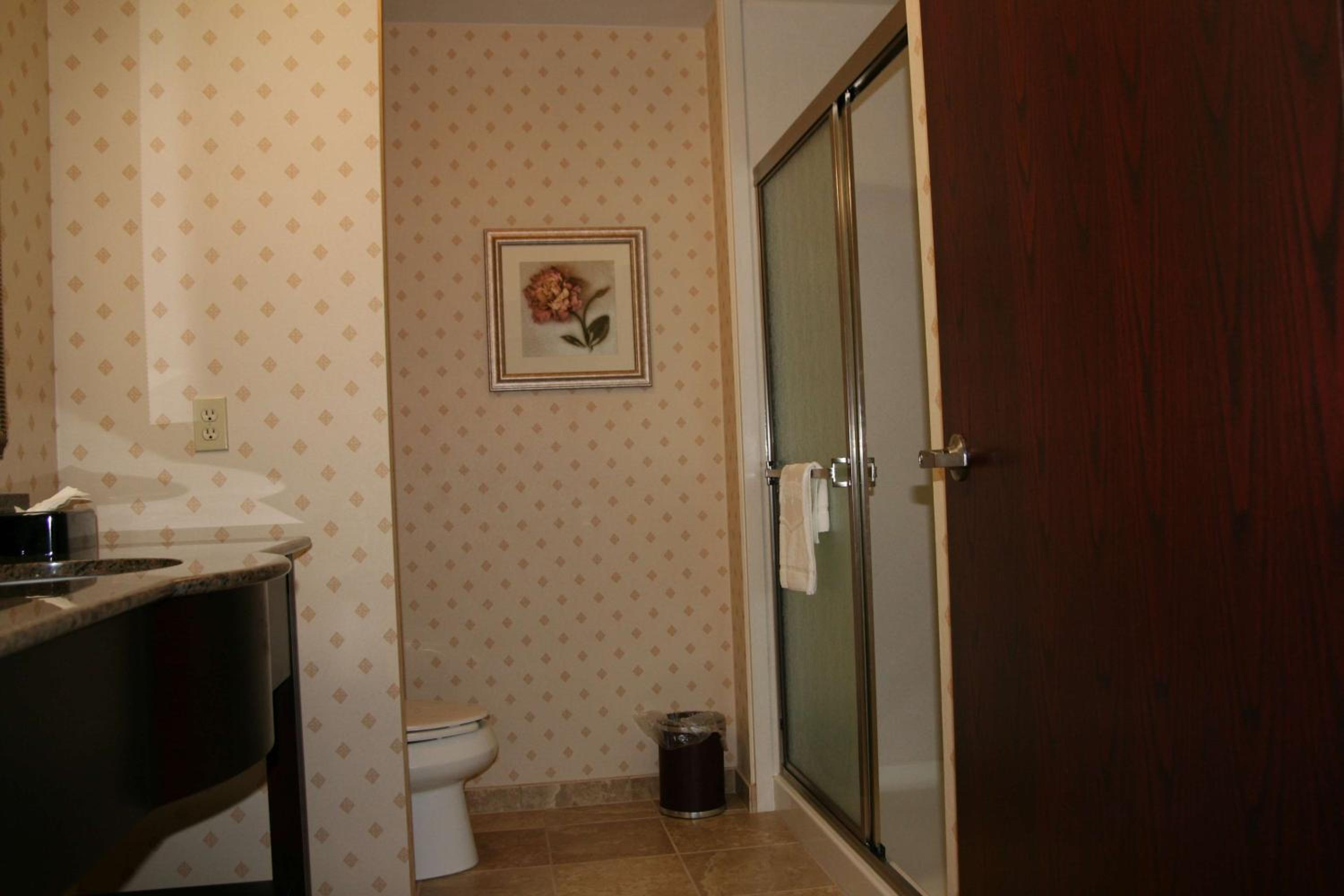 King Room with King Bed - Non-Smoking - Photo 3