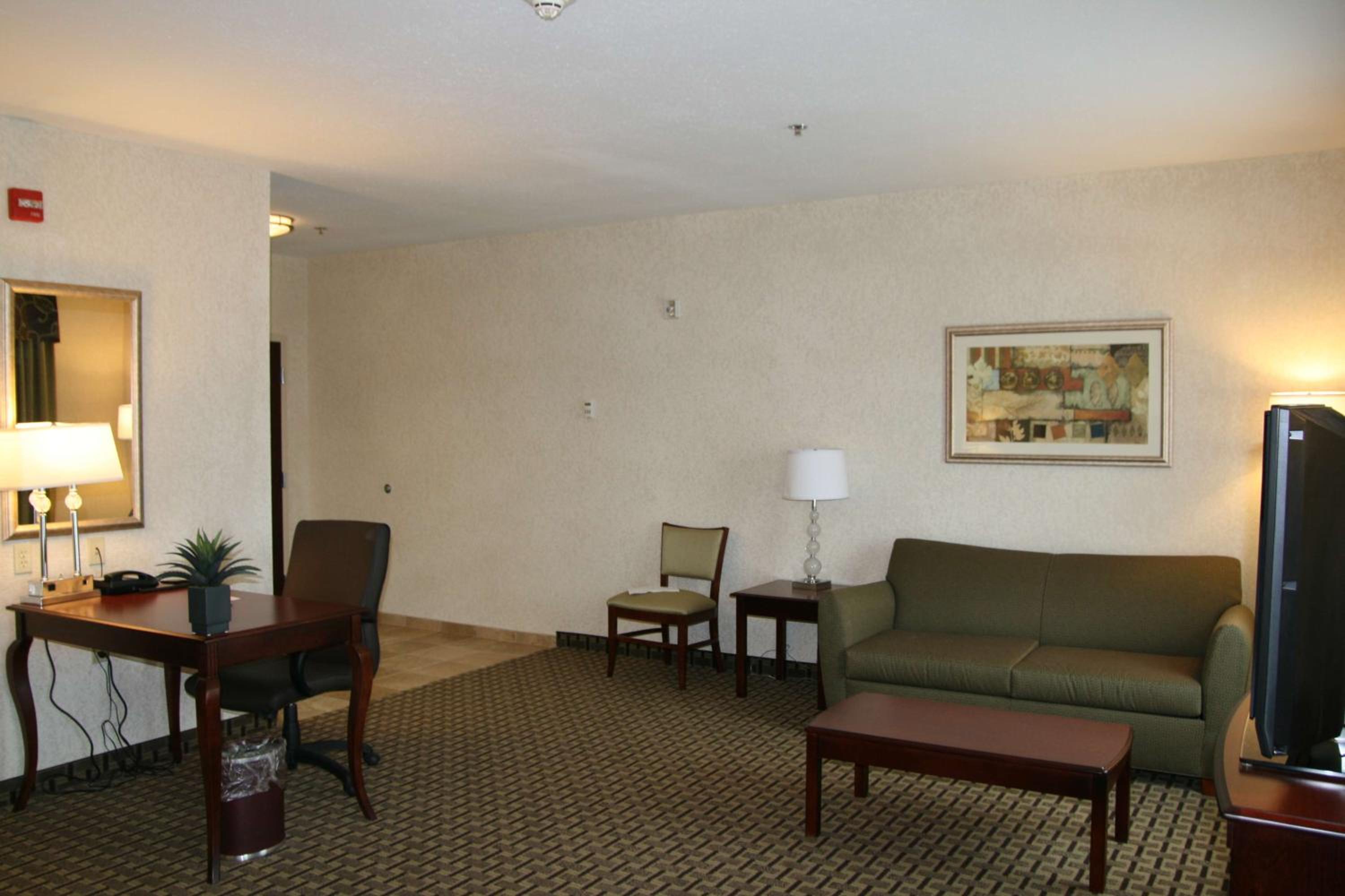 King Suite - Mobility and Hearing Access/Non-Smoking