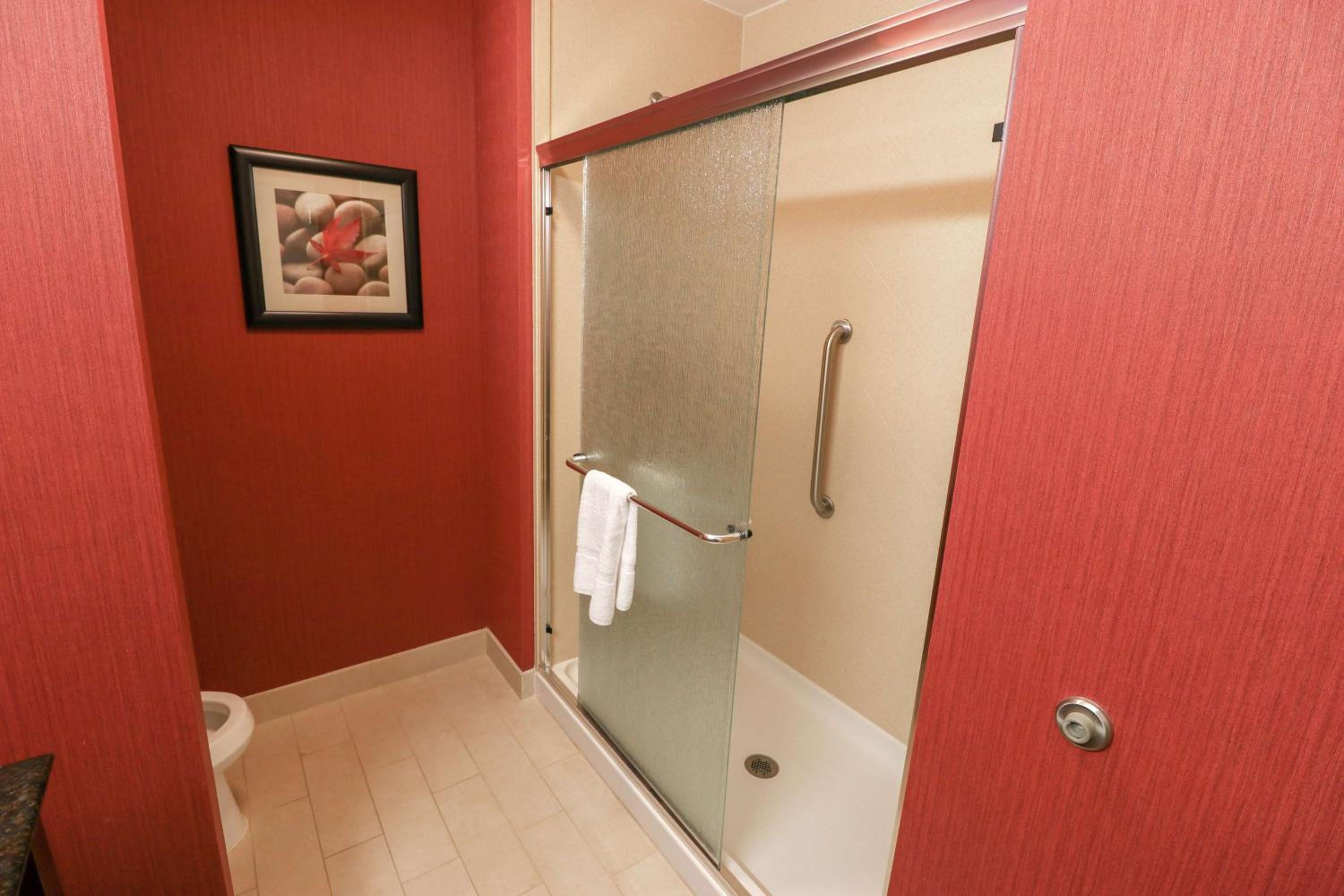 King Room with King Bed - Non-Smoking - Photo 3