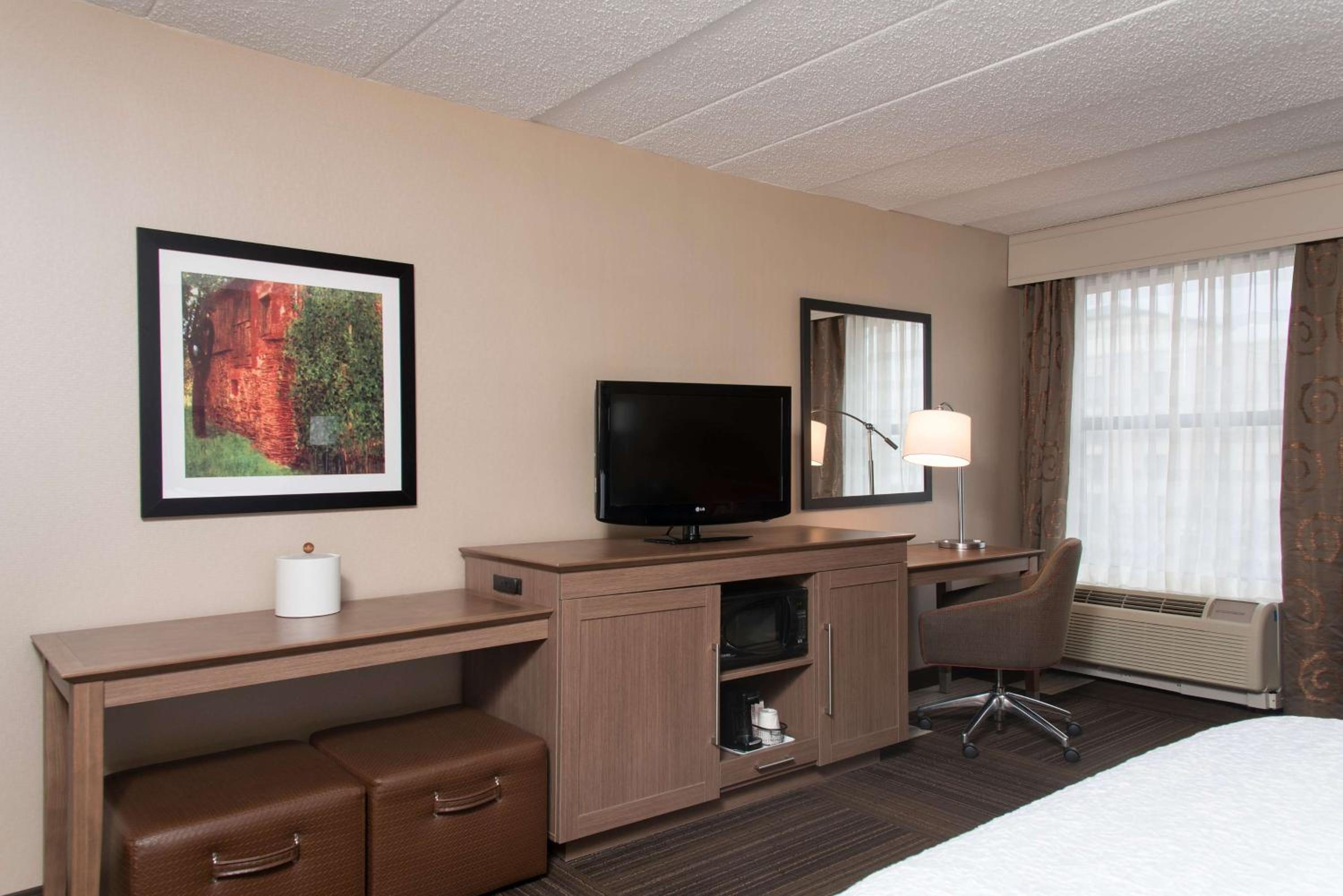 King Room with Sofa Bed - Hearing Access/Non-Smoking - Photo 2