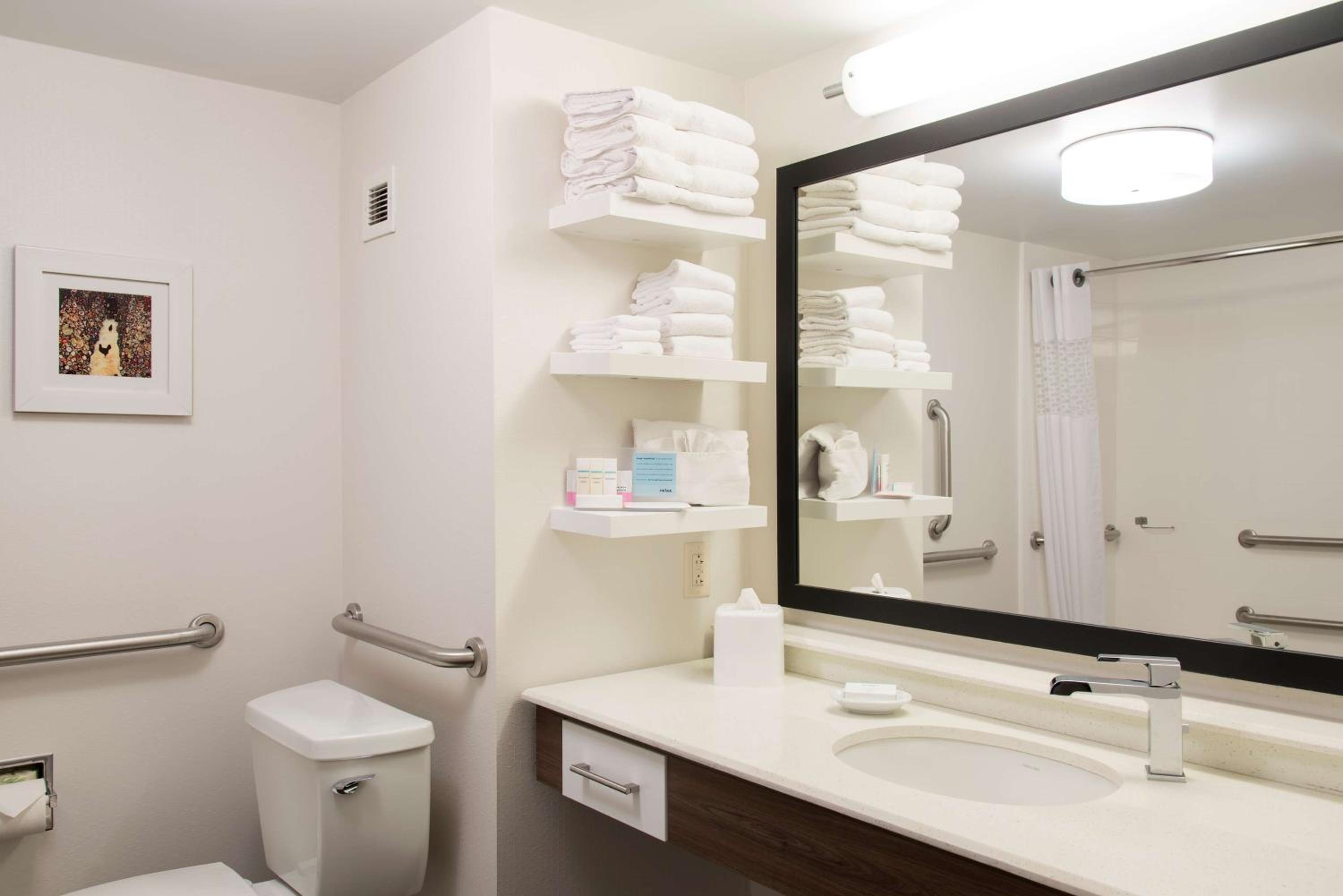 Queen Room with Two Queen Beds - Mobility Access/Non-Smoking - Photo 2