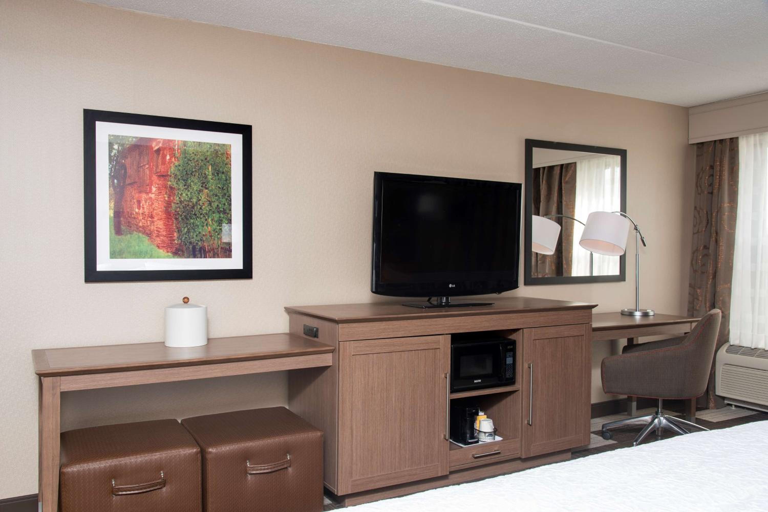 King Room with Sofa Bed - Photo 2