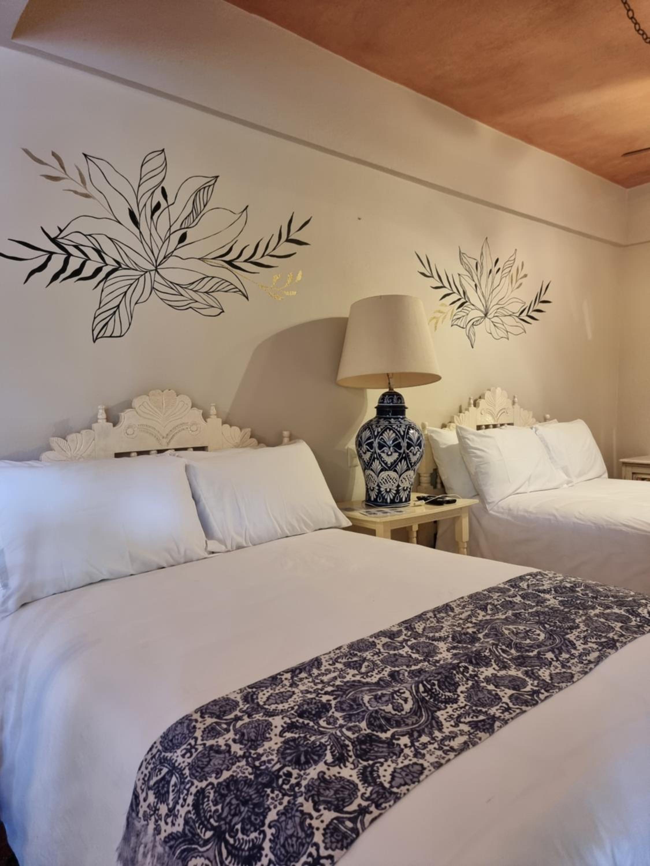 Queen Suite - Photo 1