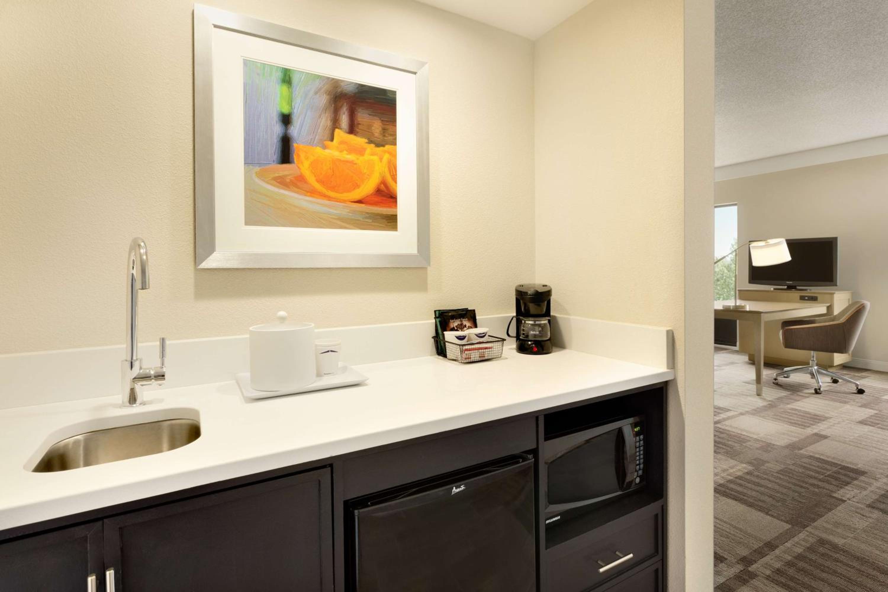 King Studio Suite - Non-Smoking - Photo 2