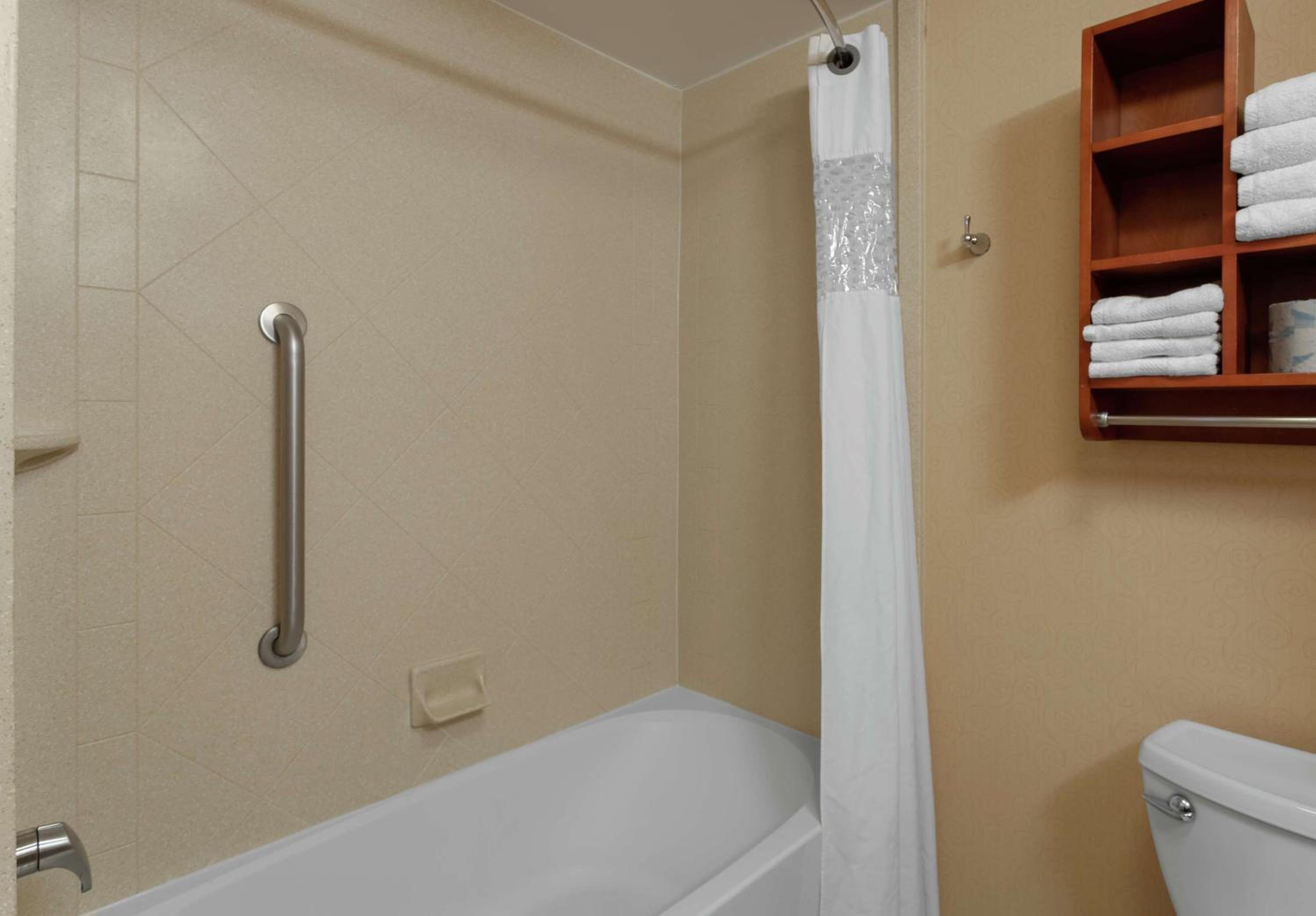 King Room with King Bed - Non-Smoking - Photo 3