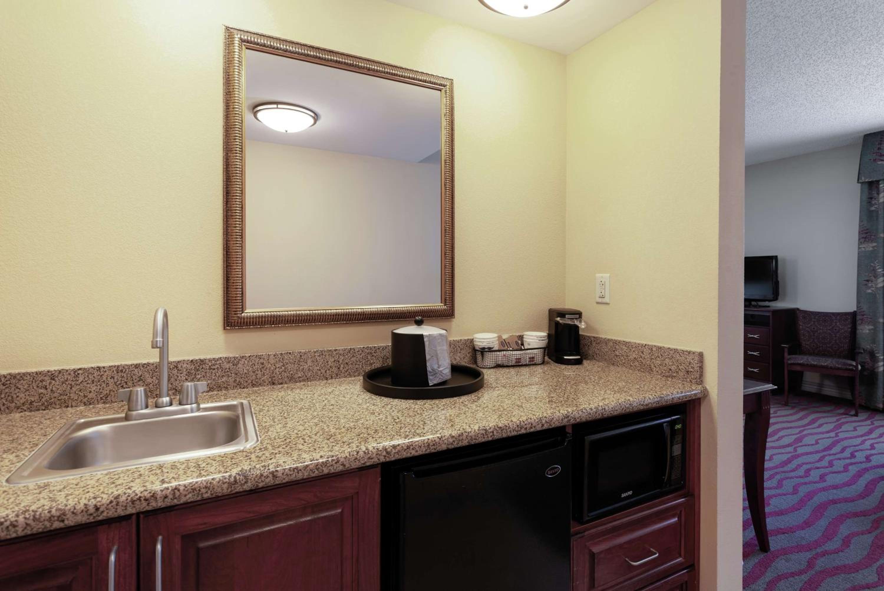 King Studio Suite - Non-Smoking - Photo 4