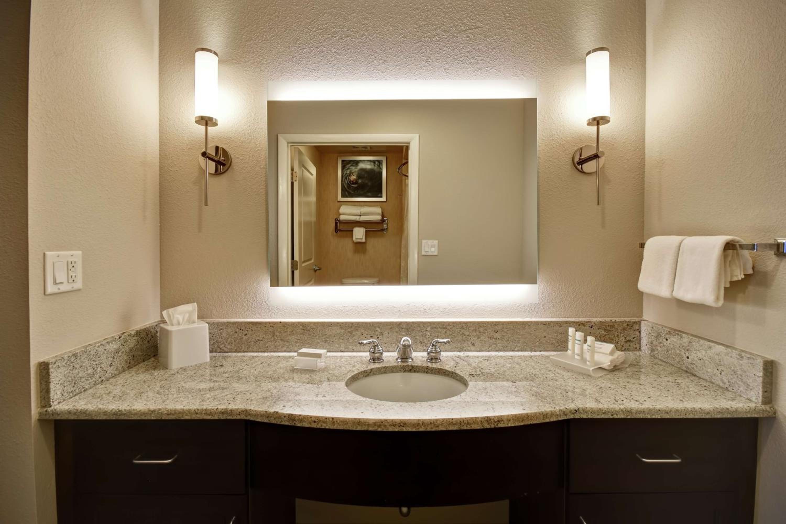 One-Bedroom King Suite - Non-Smoking - Photo 7