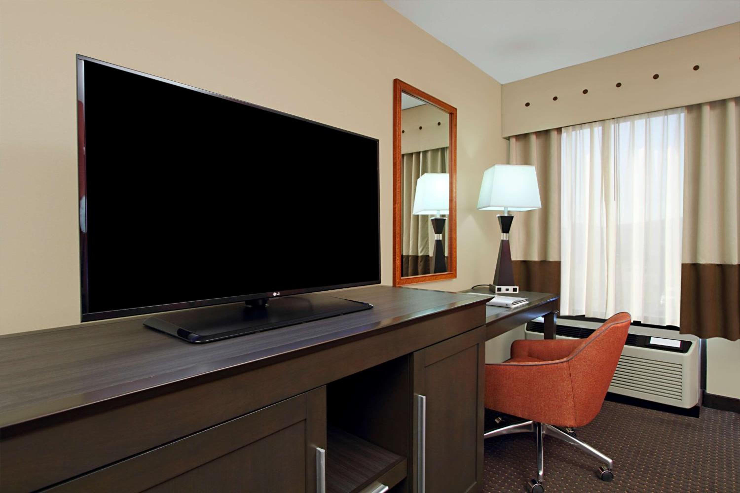 King Room - Non-Smoking - Photo 4