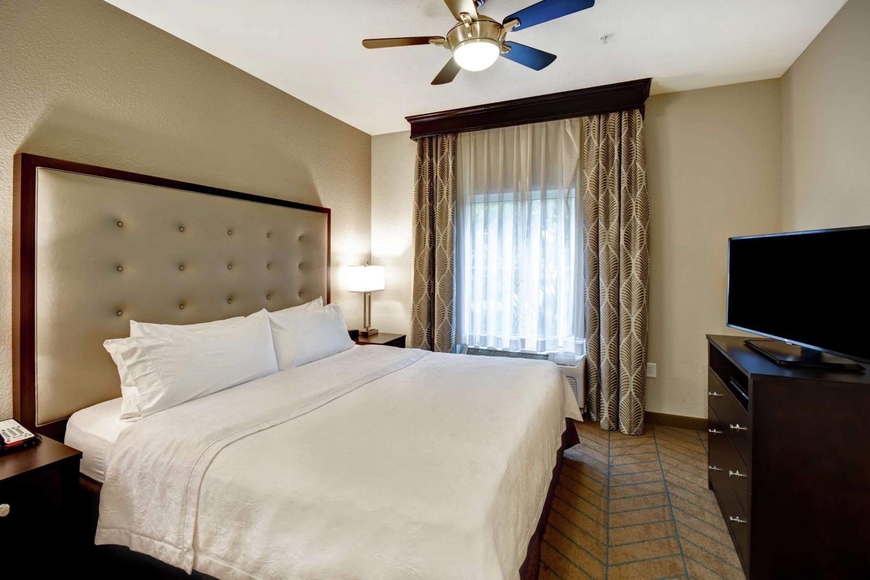 One-Bedroom King Suite - Non-Smoking - Photo 6