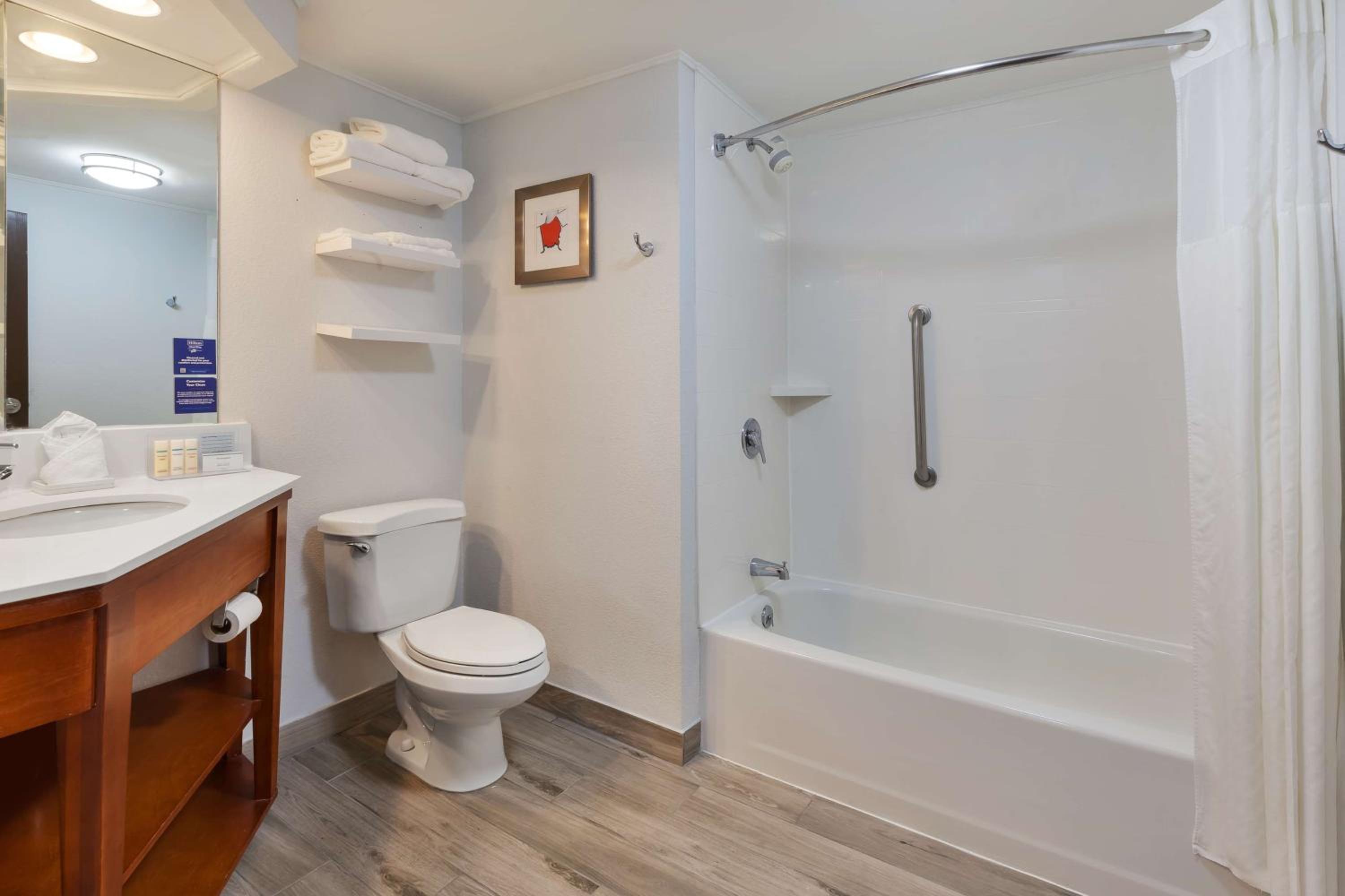 Double Room with Two Double Beds - Non-Smoking - Photo 2