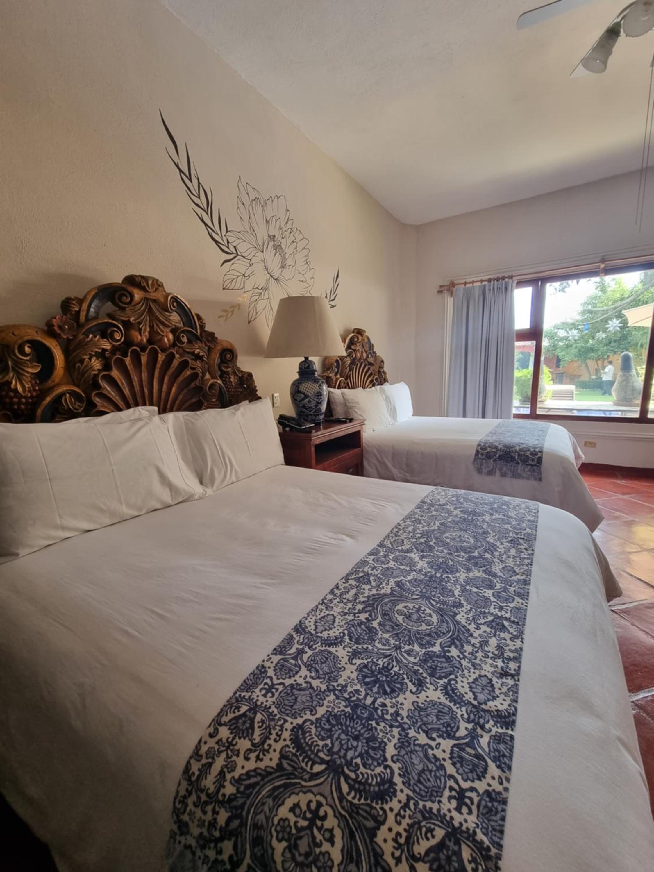 Queen Suite - Photo 15