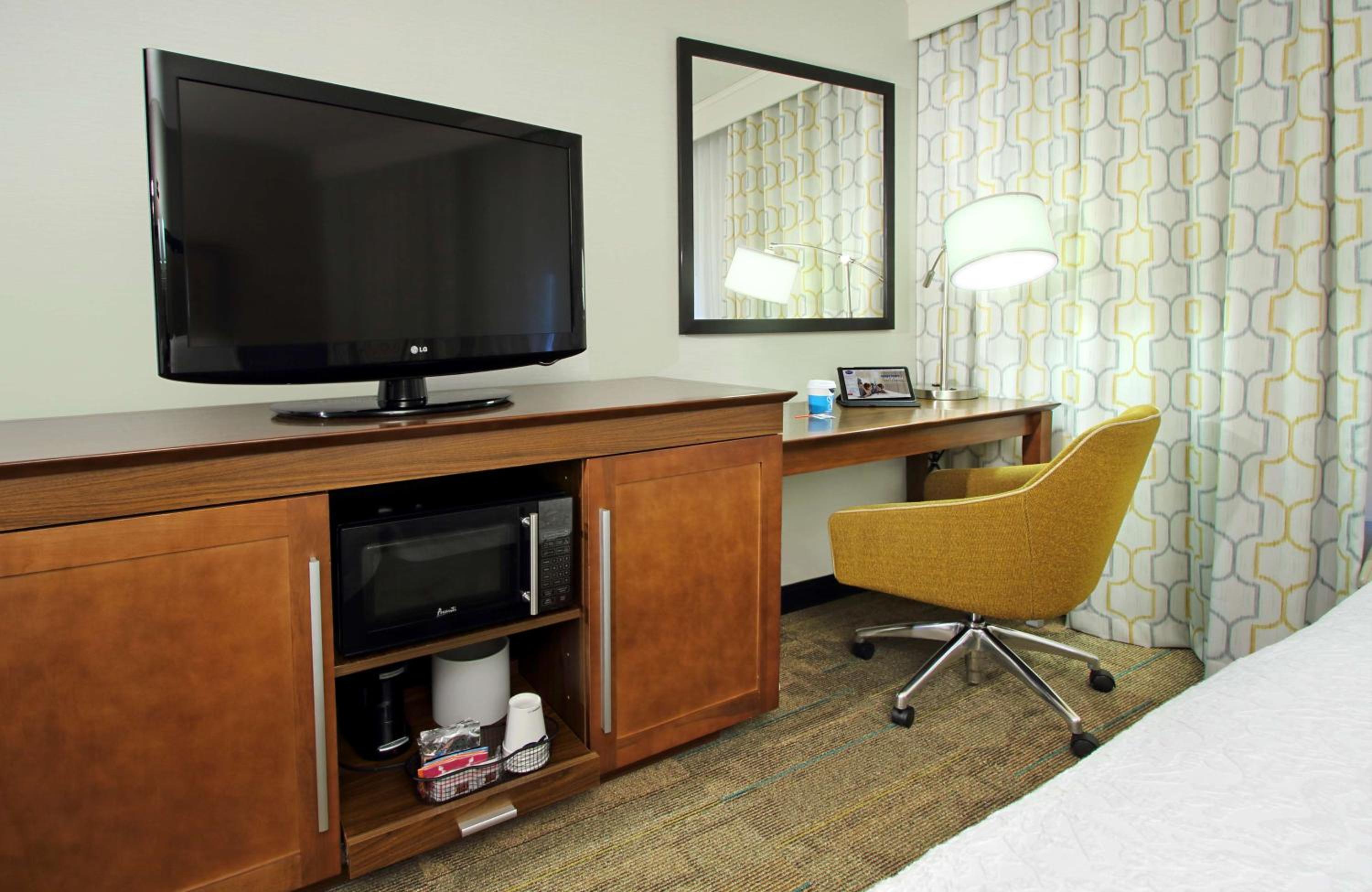 King Room with Sofa Bed - Photo 6
