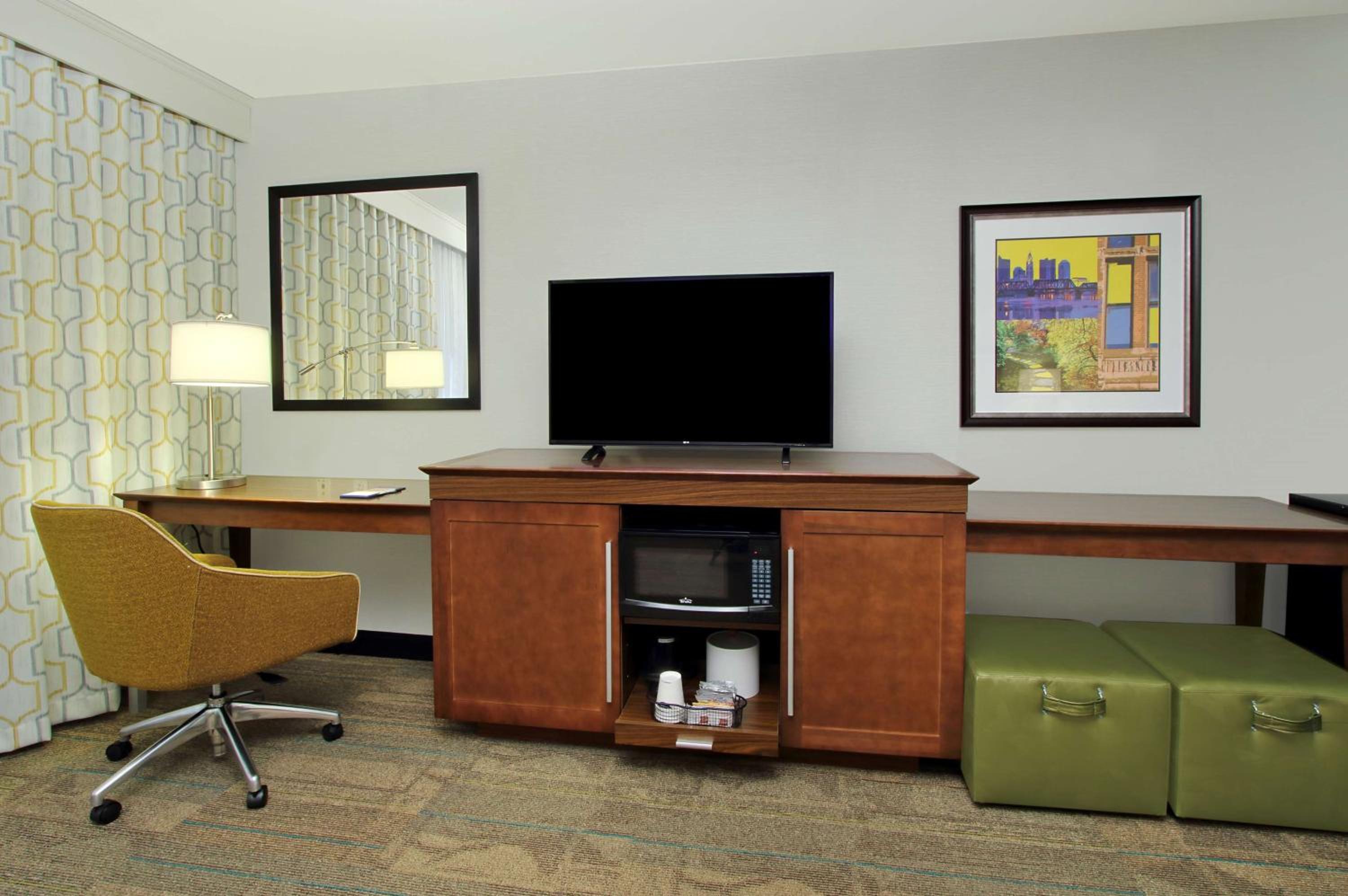 King Room with Sofa Bed - Photo 2