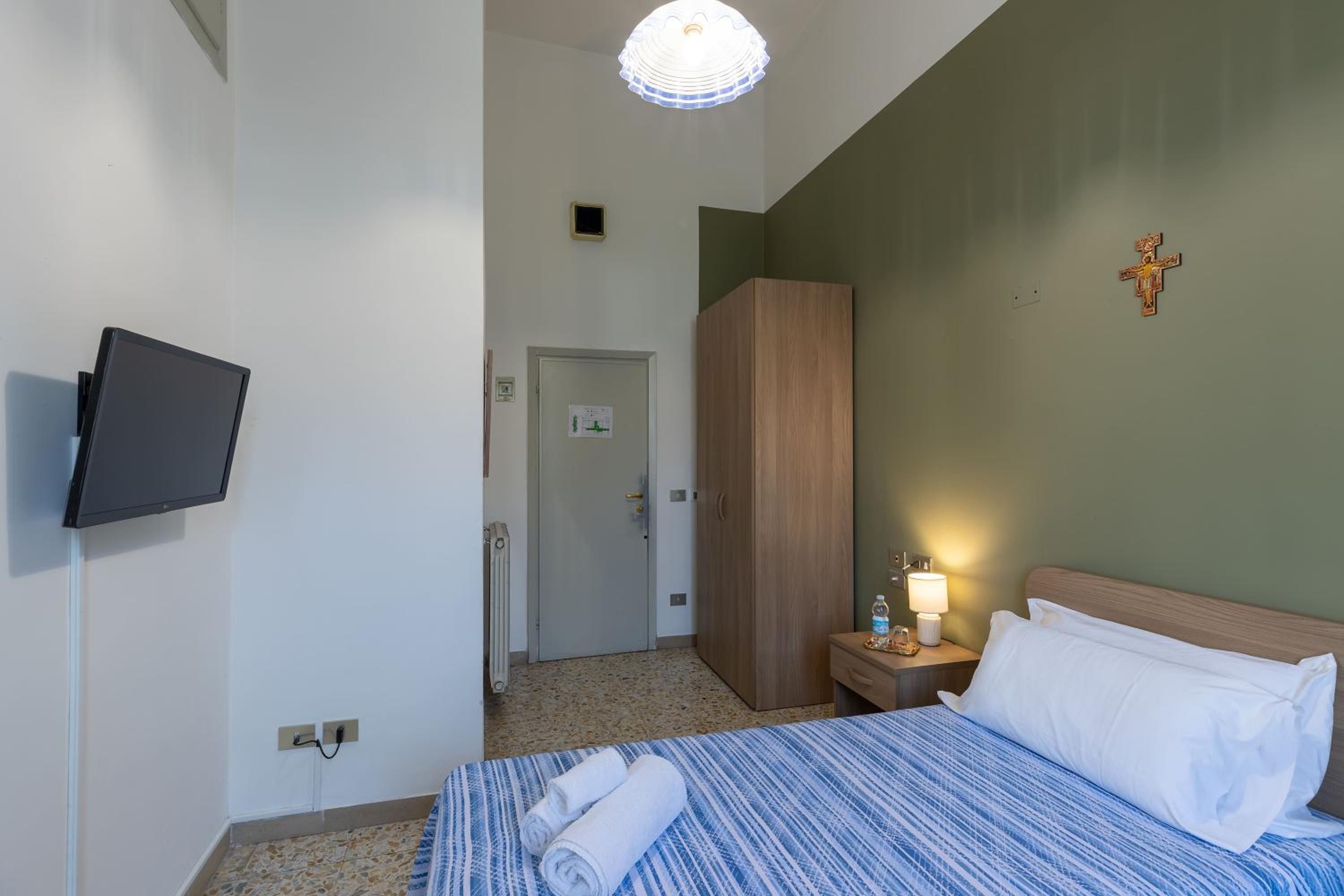 Standard Single Room with Shower photo 2