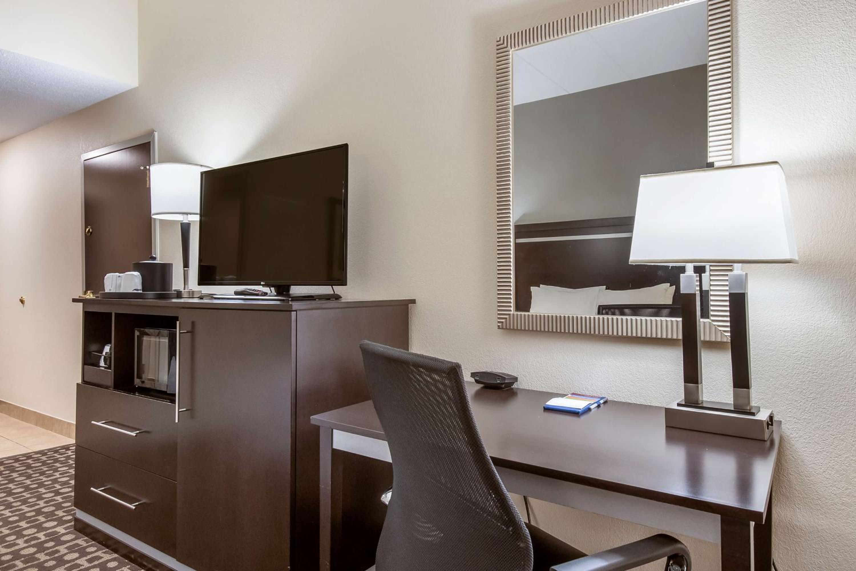 King Room - Mobility Access/Non-Smoking - Photo 1