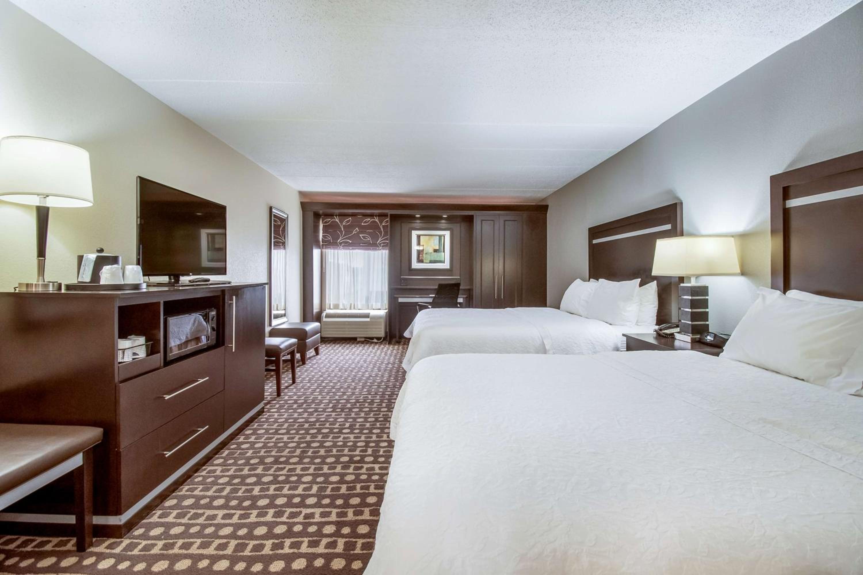 Room with Two Queen Beds - Non-Smoking - Photo 1