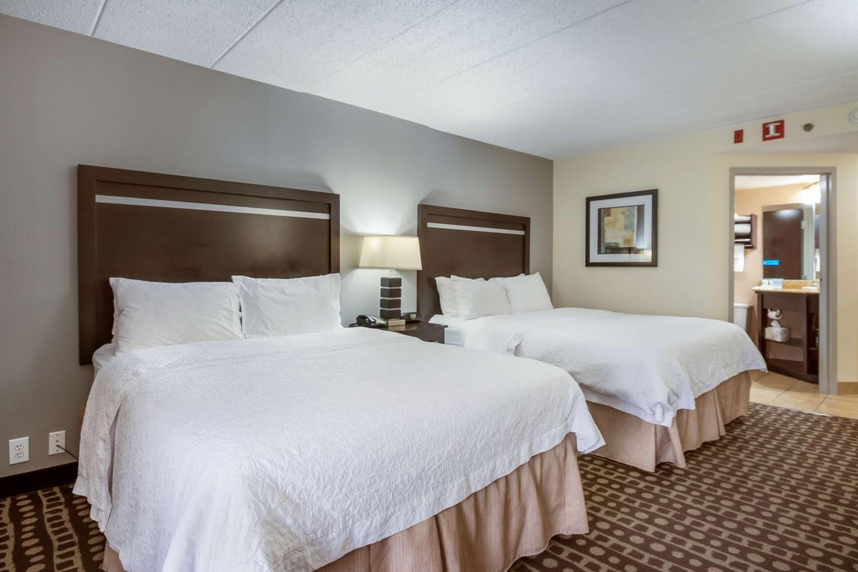 Room with Two Queen Beds - Non-Smoking - Photo 2