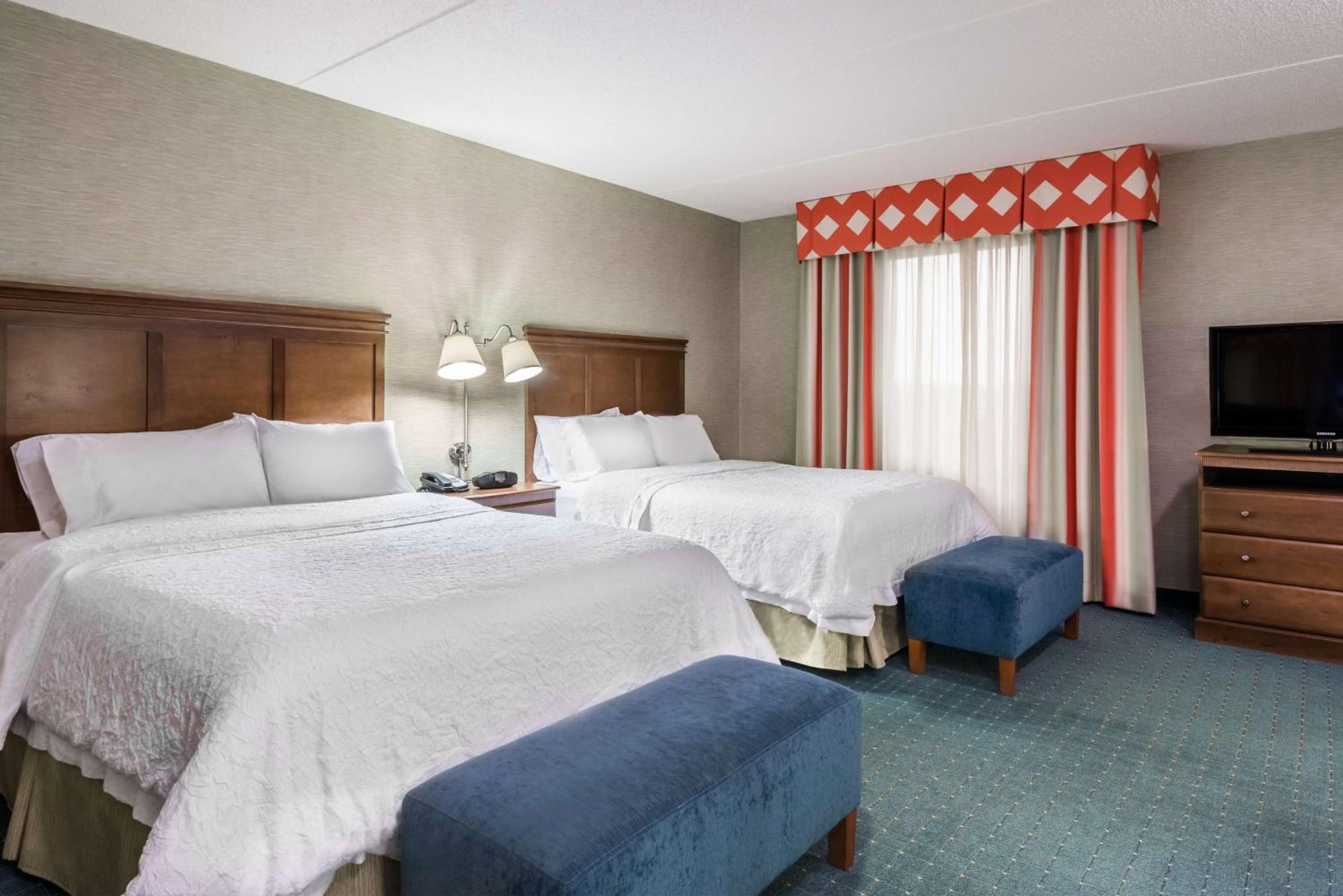 Room with Two Queen Beds - Non-Smoking - Photo 5