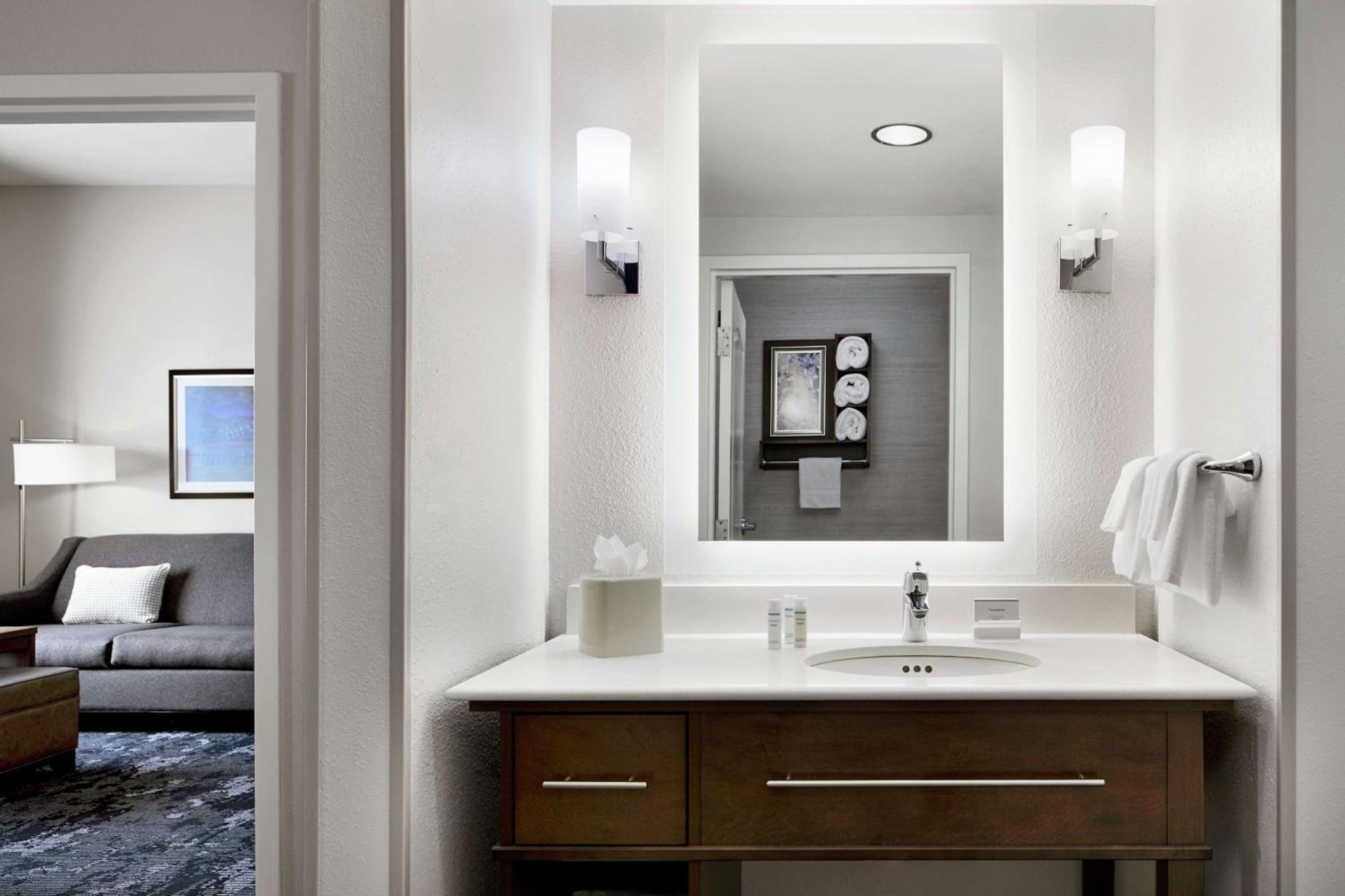 One-Bedroom King Suite - Non-Smoking - Photo 6