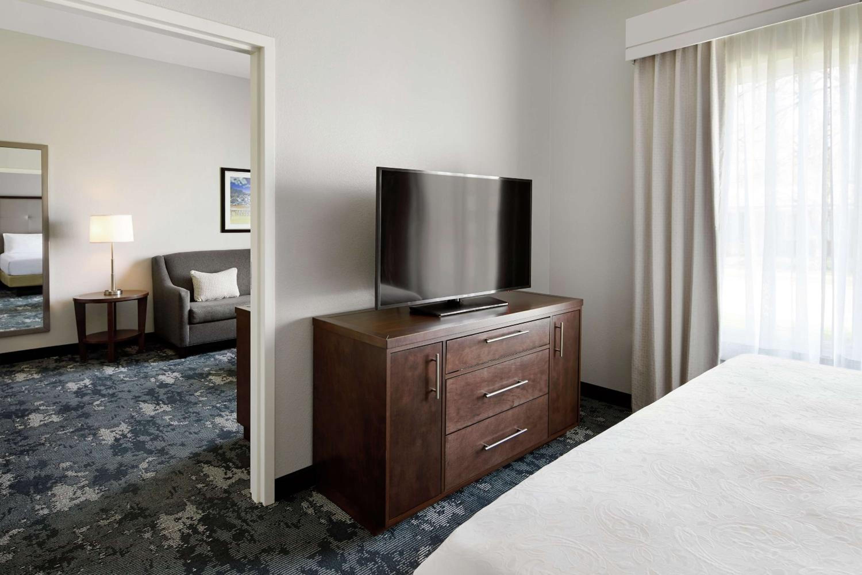 One-Bedroom King Suite - Non-Smoking - Photo 4
