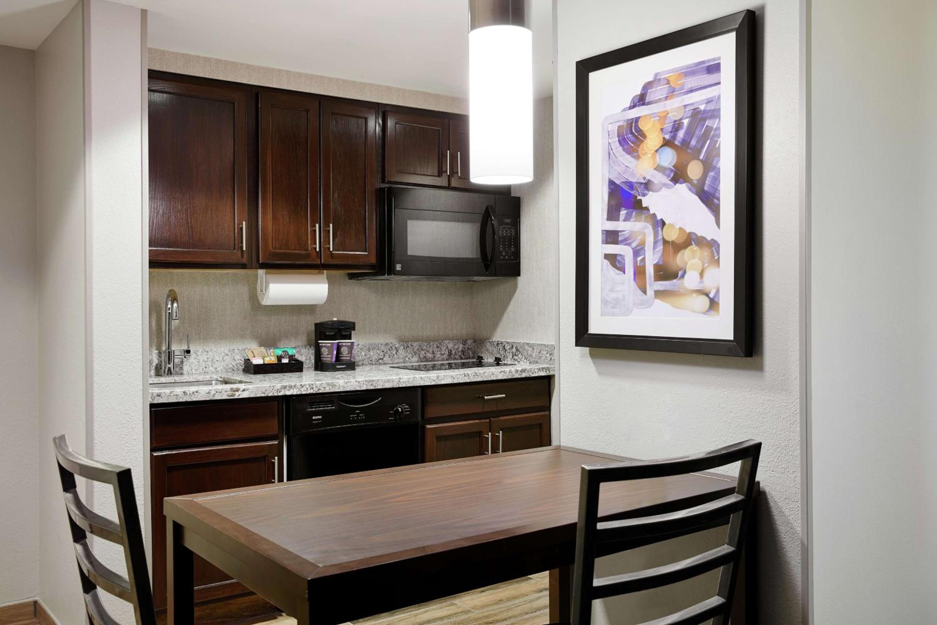 One-Bedroom King Suite - Non-Smoking - Photo 5