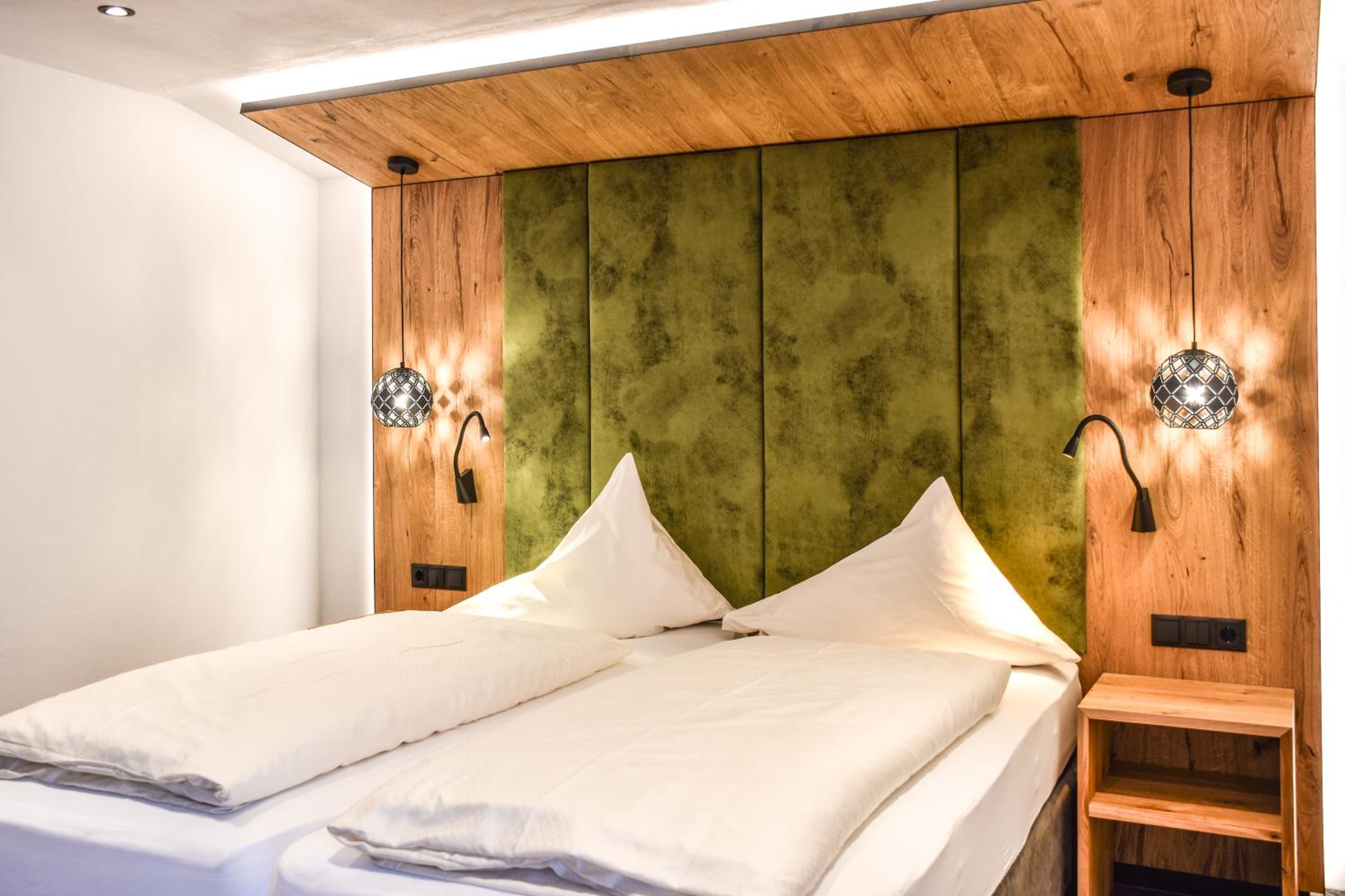 Deluxe Double Room - Photo 8