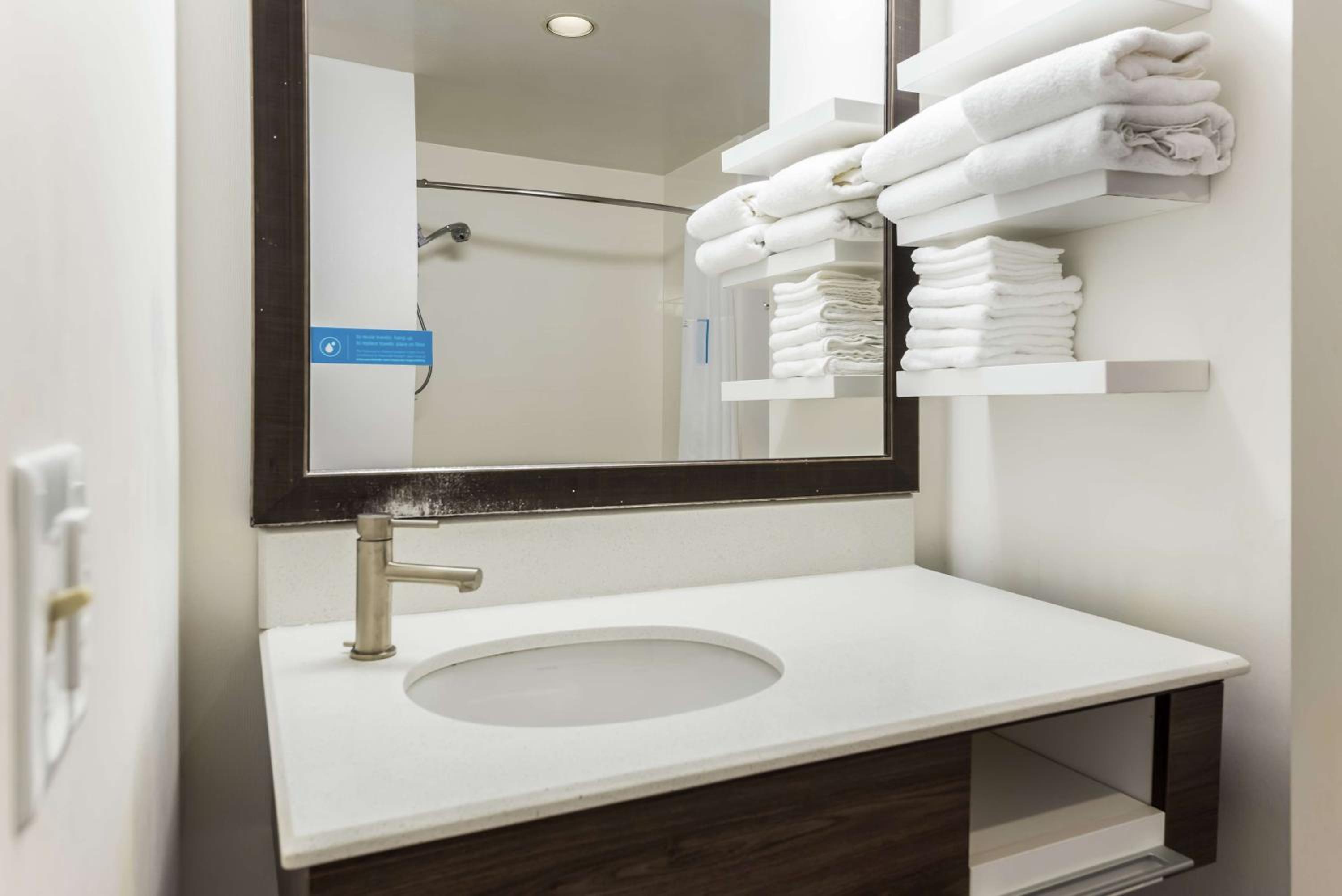 King Room - Mobility Access/Non-Smoking - Photo 6