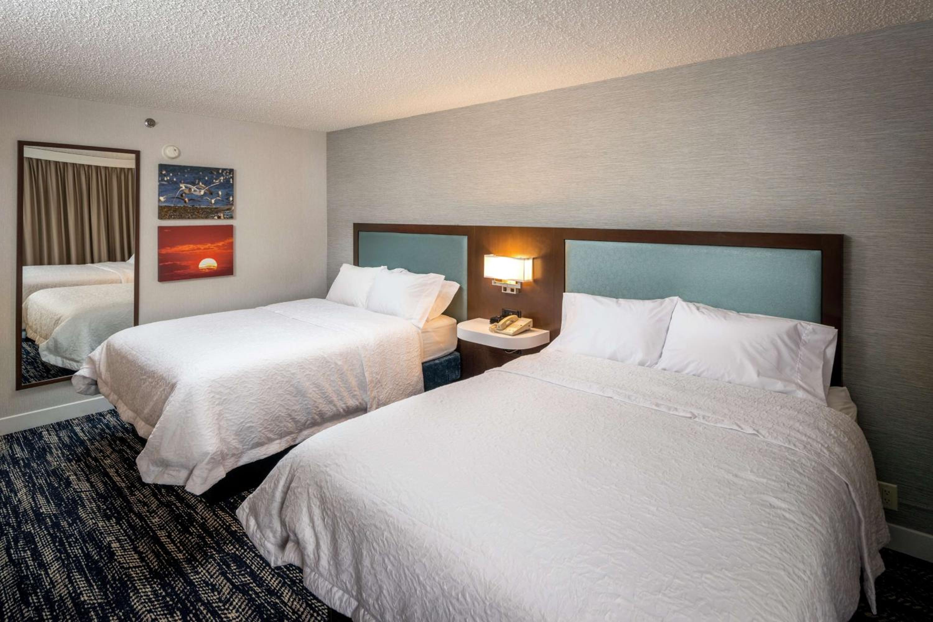 Room with Two Queen Beds - Non-Smoking - Photo 2
