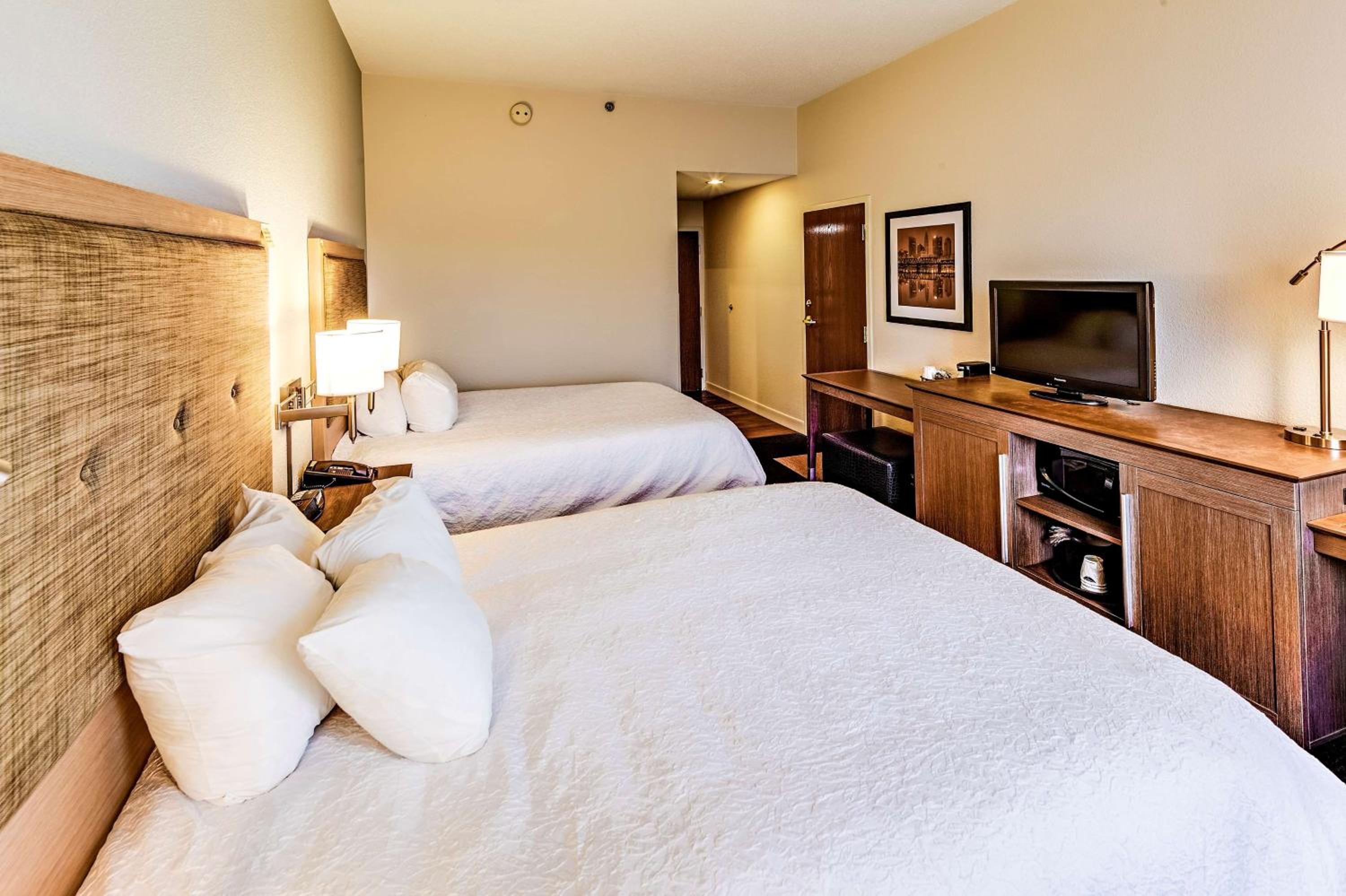 Room with Two Queen Beds - Non-Smoking - Photo 1
