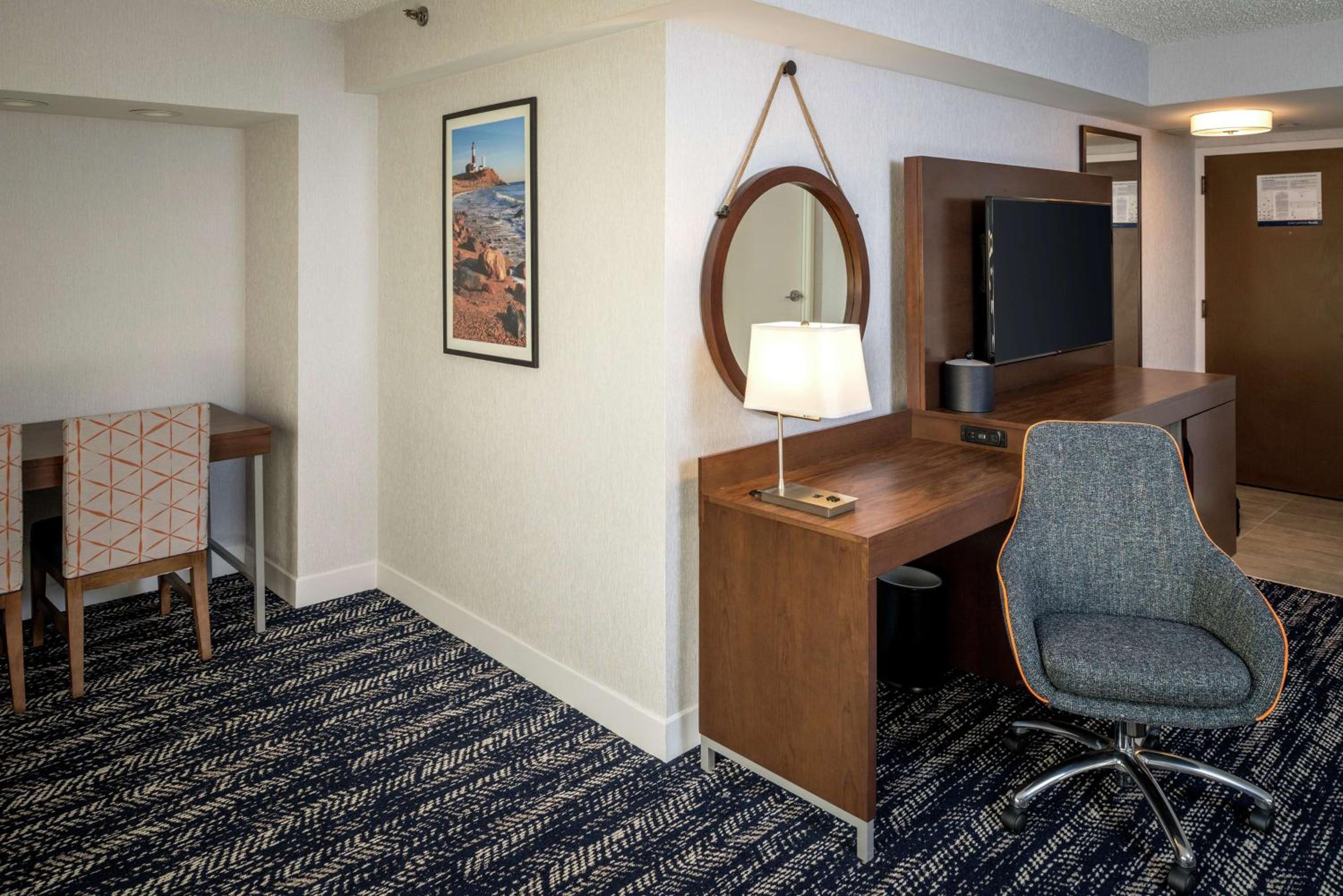 King Room with King Bed - Non-Smoking at Hampton Inn Long Island/Commack in Commack