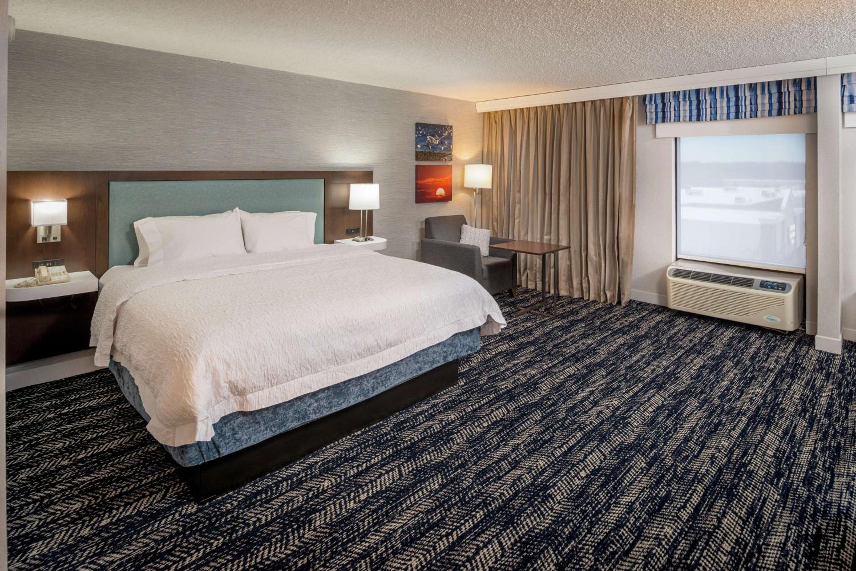 King Room with King Bed - Non-Smoking photo 2