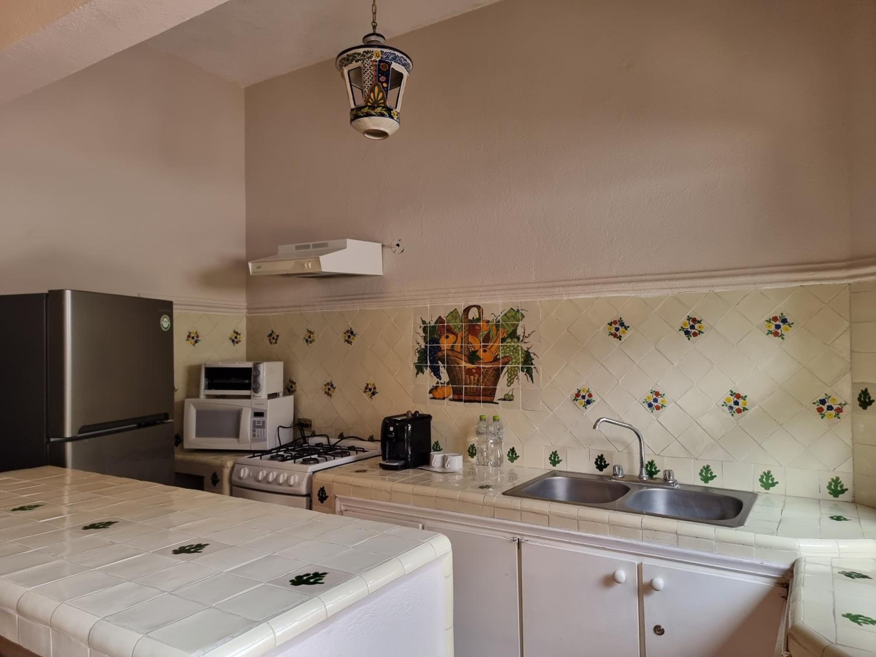 Queen Suite - Photo 13