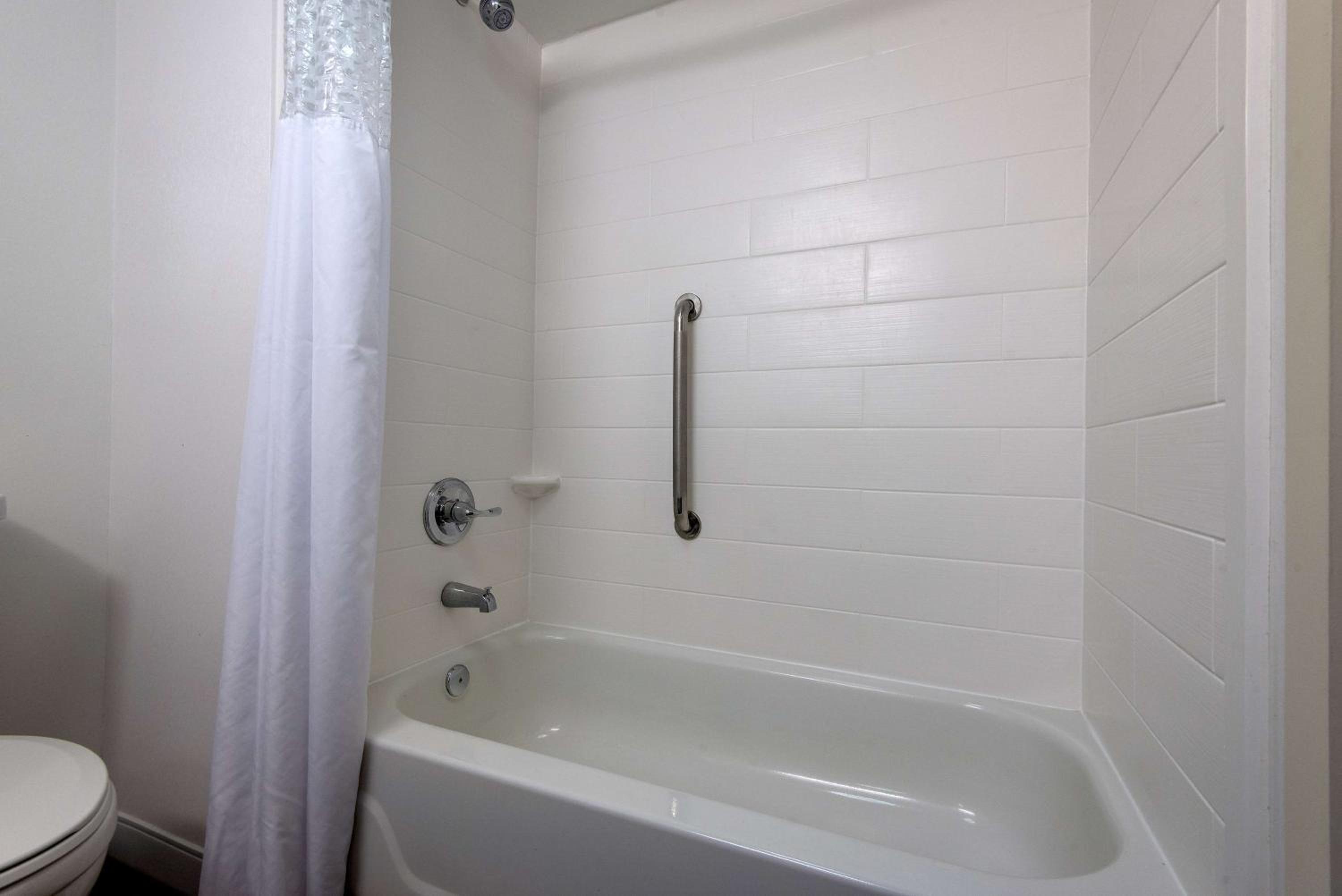 King Room - Non-Smoking - Photo 3