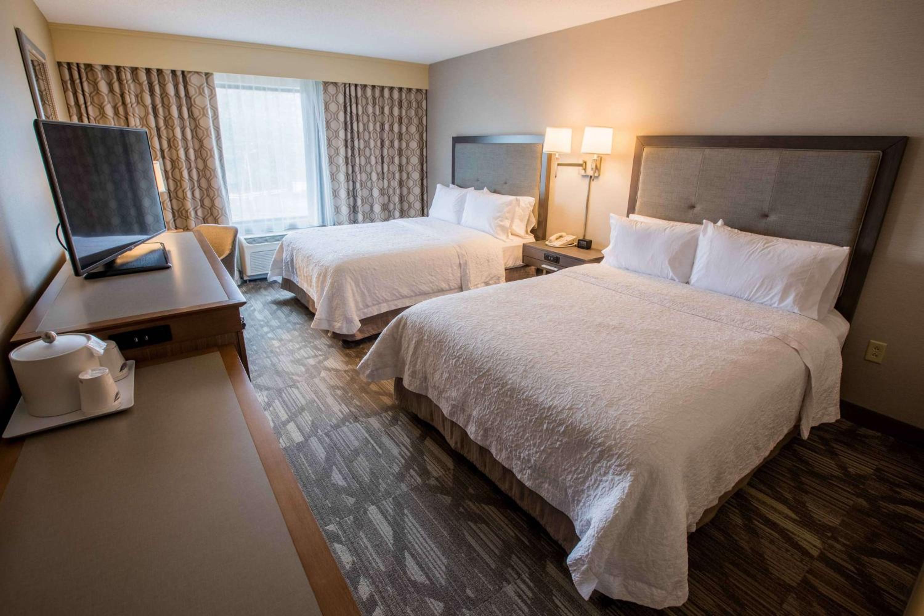 Queen Room with Two Queen Beds and Bathtub - Photo 1