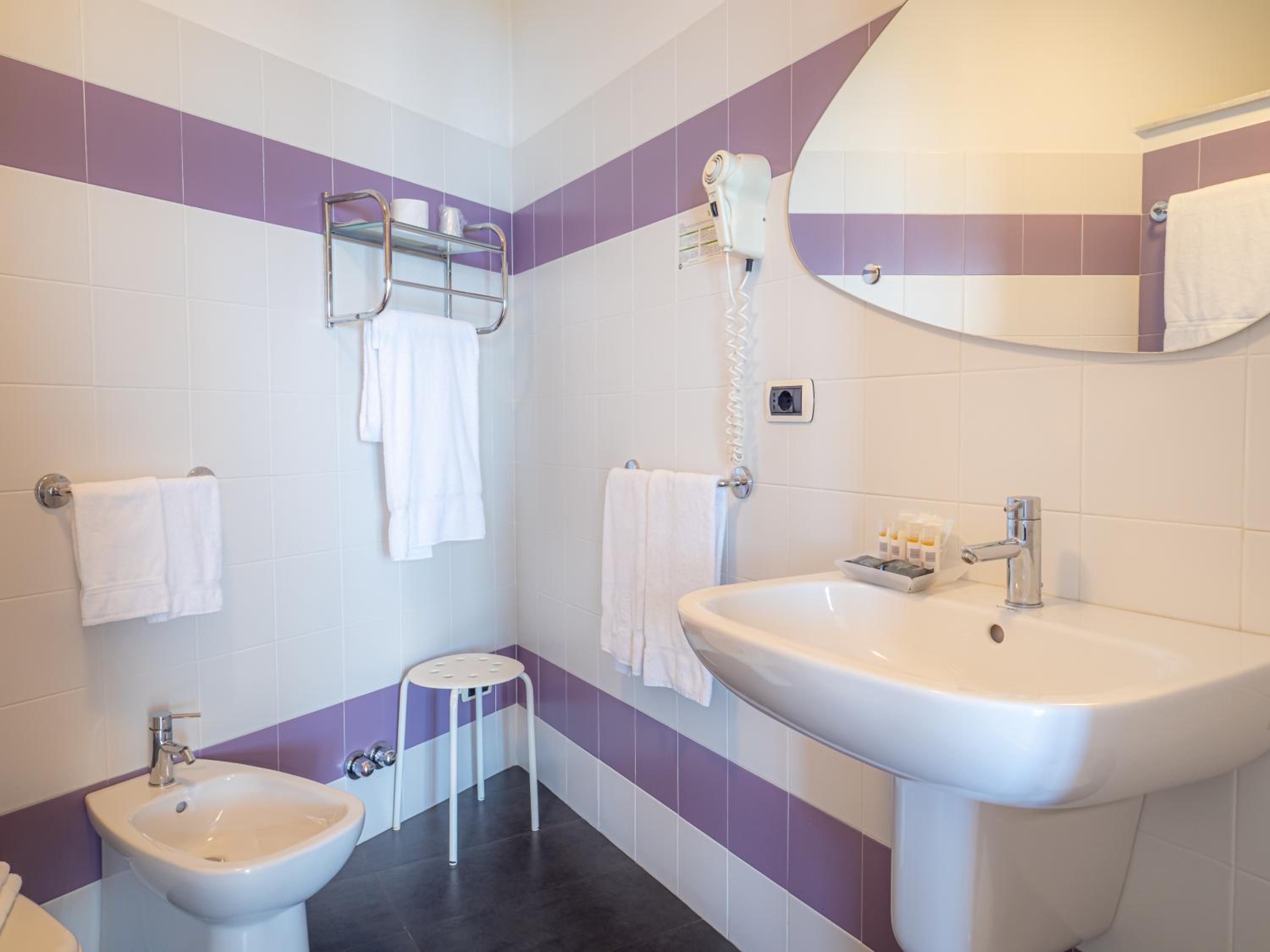 Quadruple Room with Sea View - Photo 7