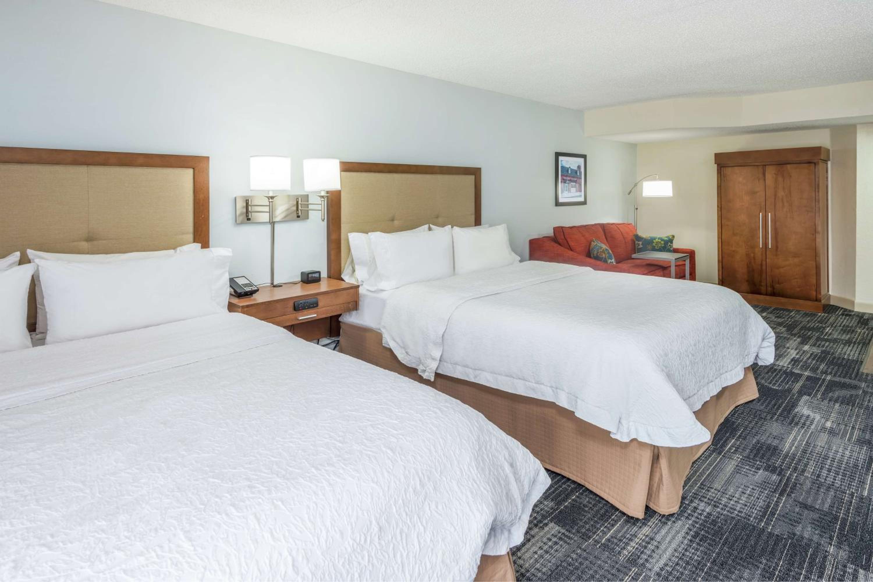 Queen Room with Two Queen Beds and Sofa Bed - Non-Smoking photo 3