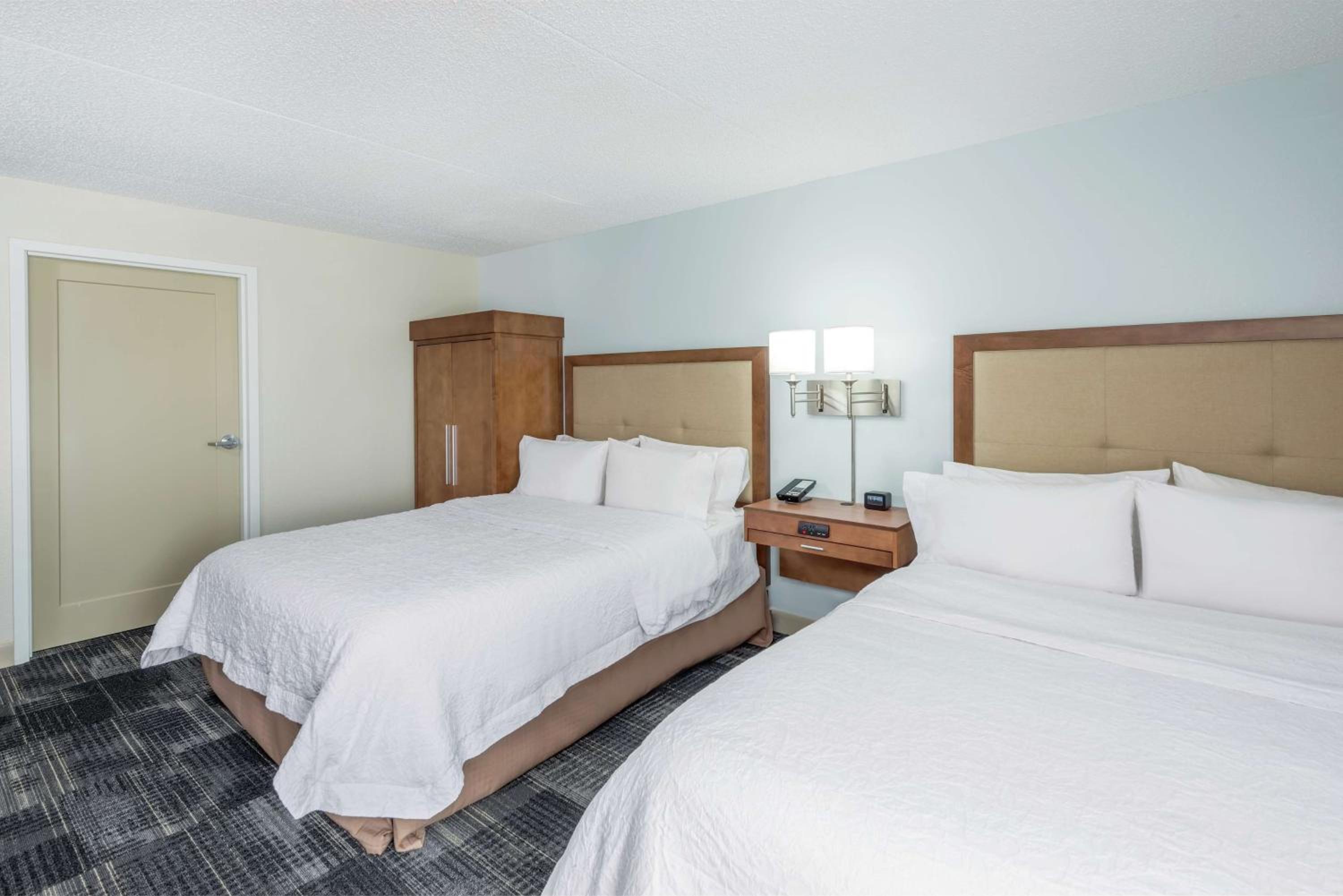 Queen Room with Two Queen Beds - Mobility Access/Non-Smoking - Photo 6