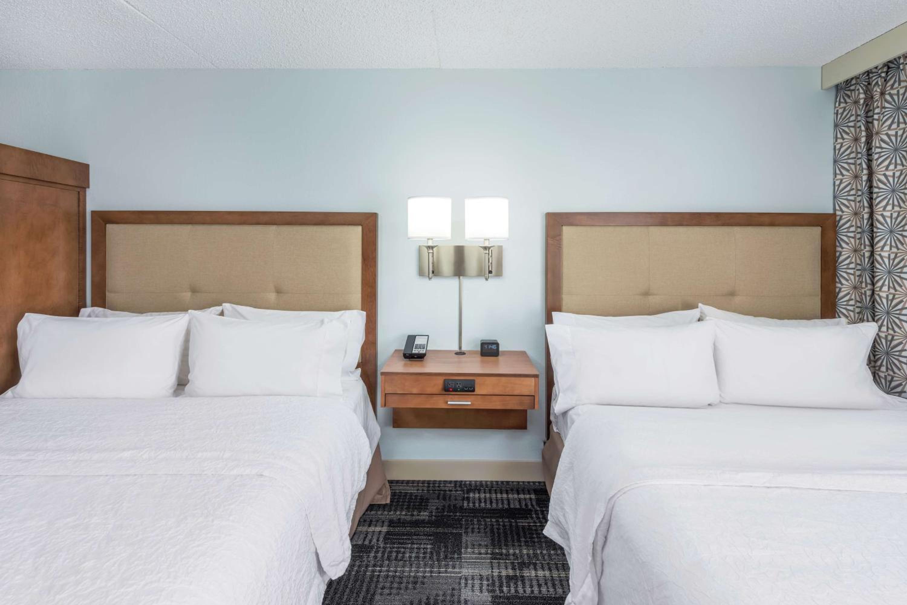 Queen Room with Two Queen Beds - Mobility Access/Non-Smoking - Photo 5
