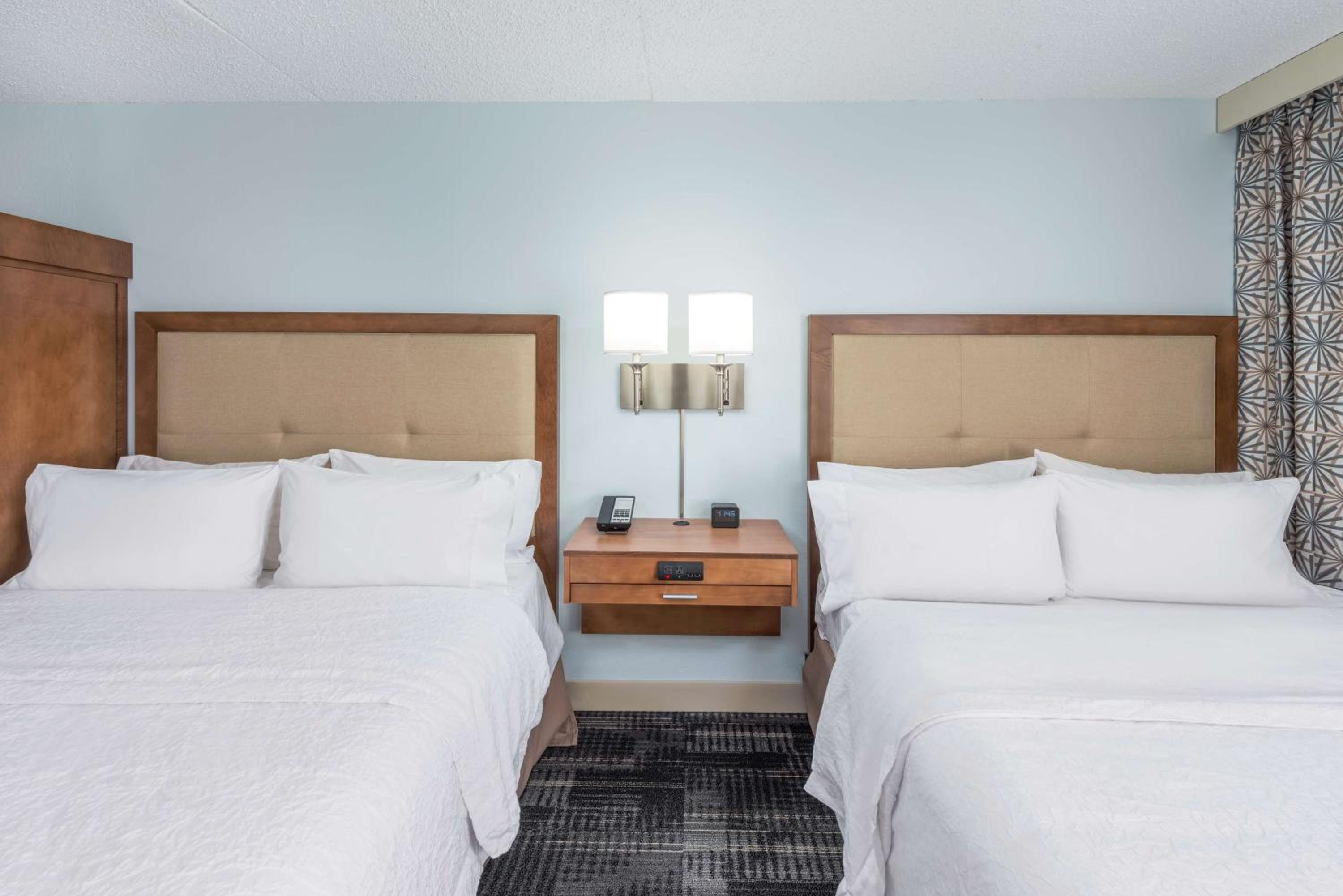 Queen Room with Two Queen Beds - Mobility Access/Non-Smoking - Photo 2
