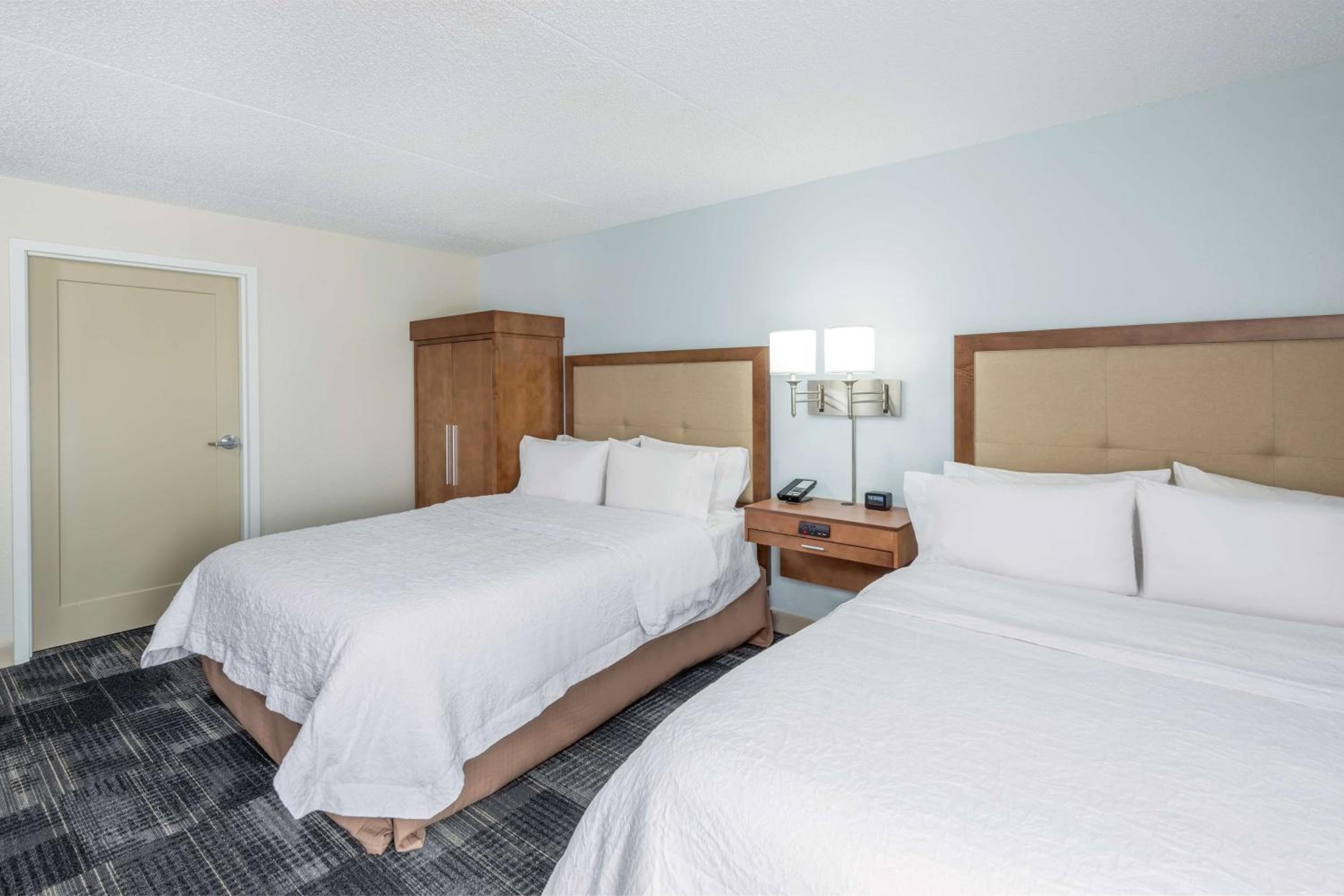 Queen Room with Two Queen Beds - Mobility Access/Non-Smoking - Photo 3